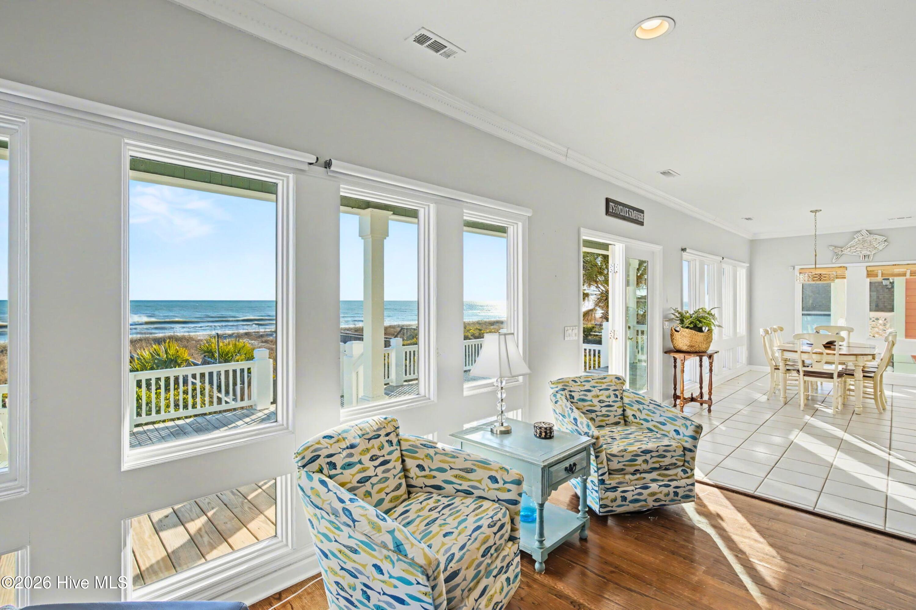 887 Ocean Boulevard W