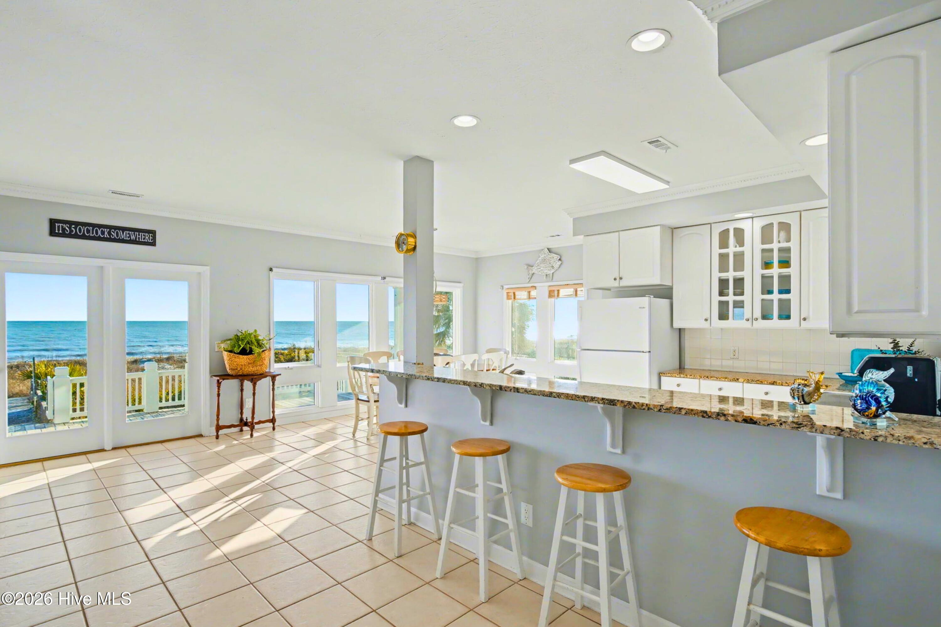 887 Ocean Boulevard W