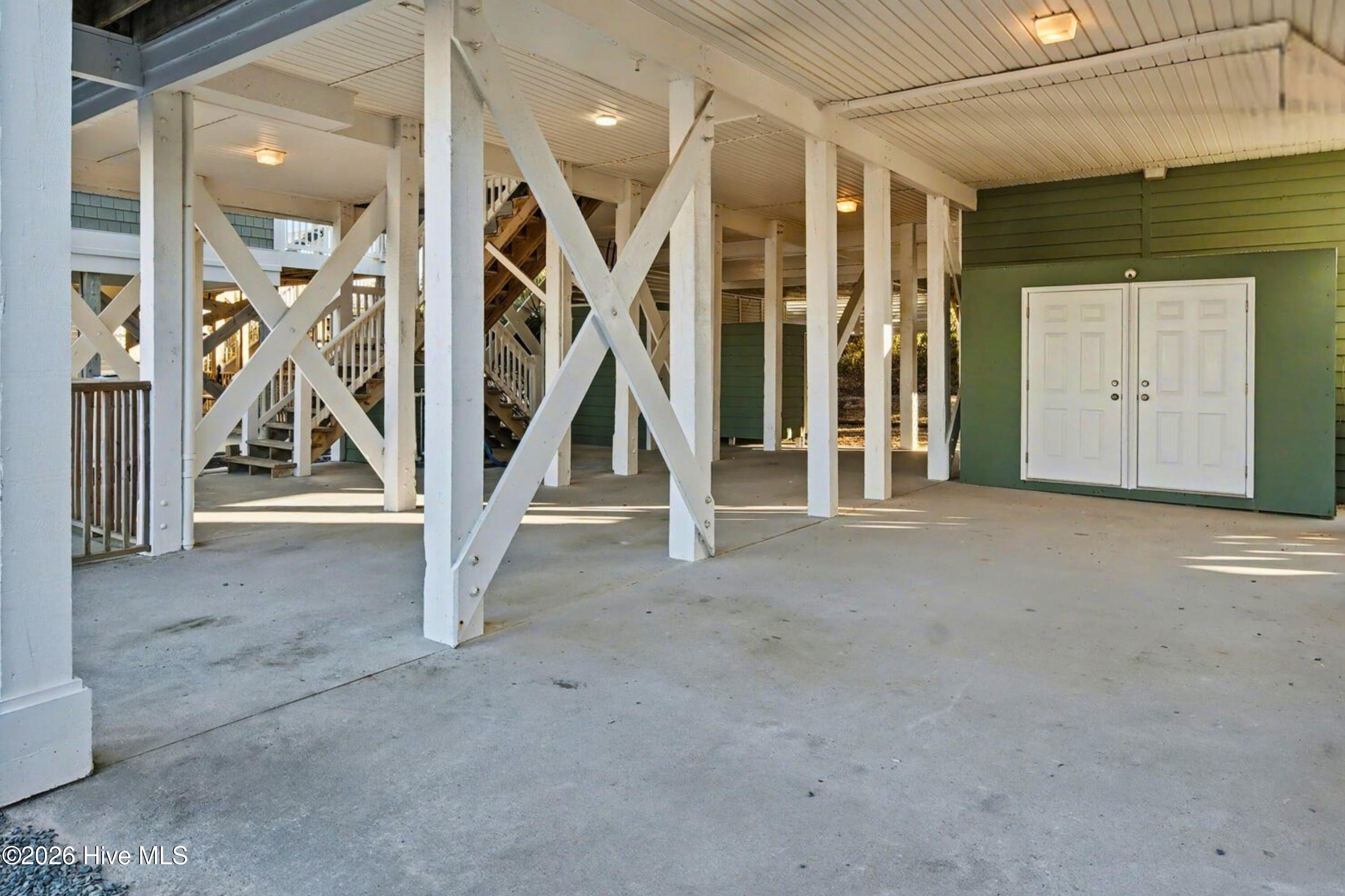 887 Ocean Boulevard W