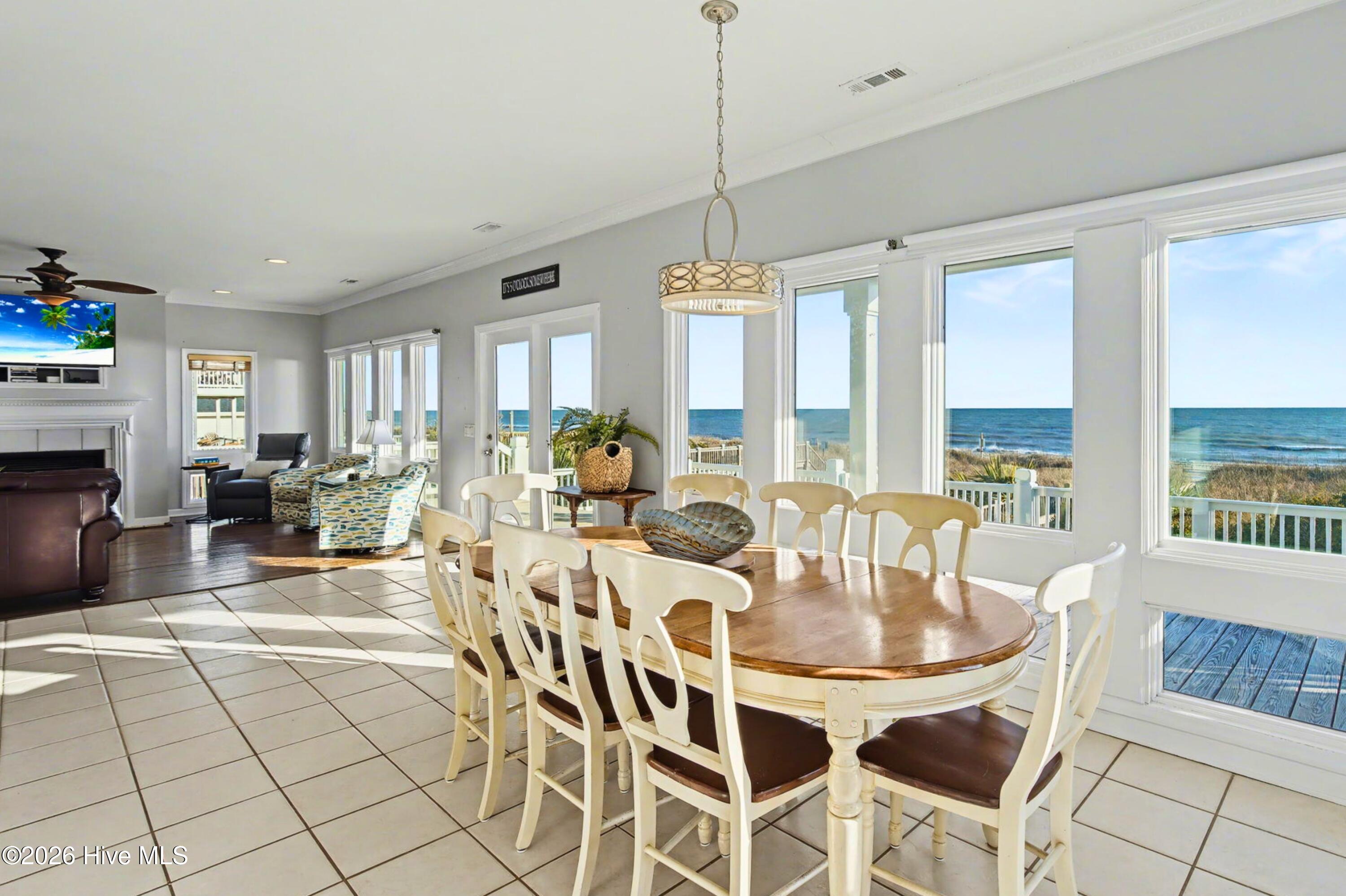 887 Ocean Boulevard W
