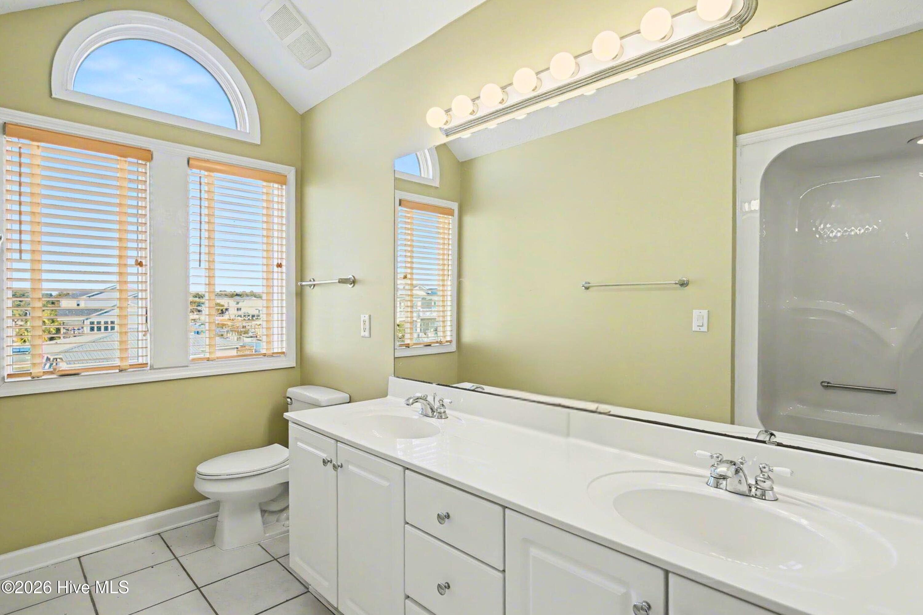 887 Ocean Boulevard W