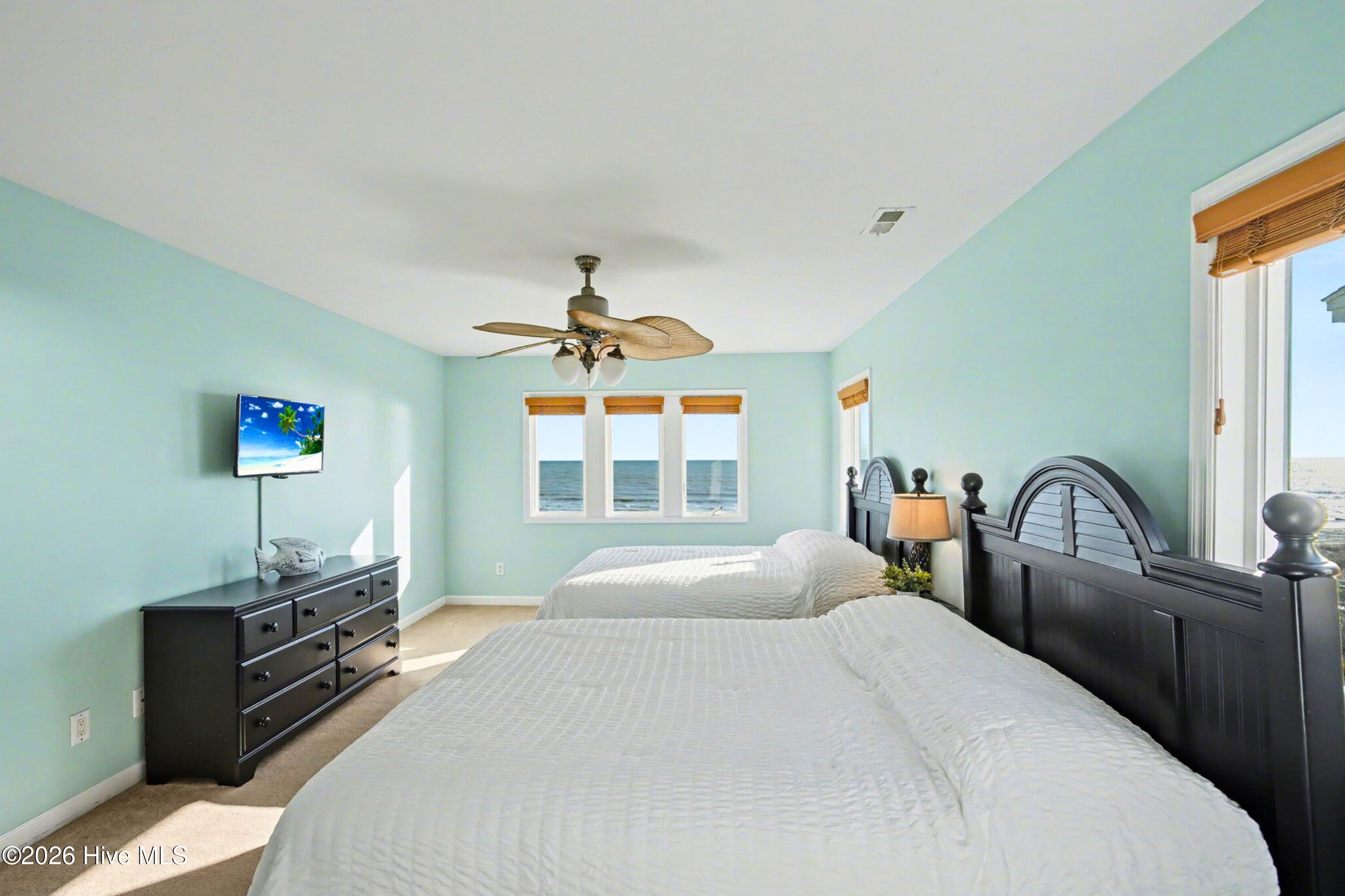 887 Ocean Boulevard W