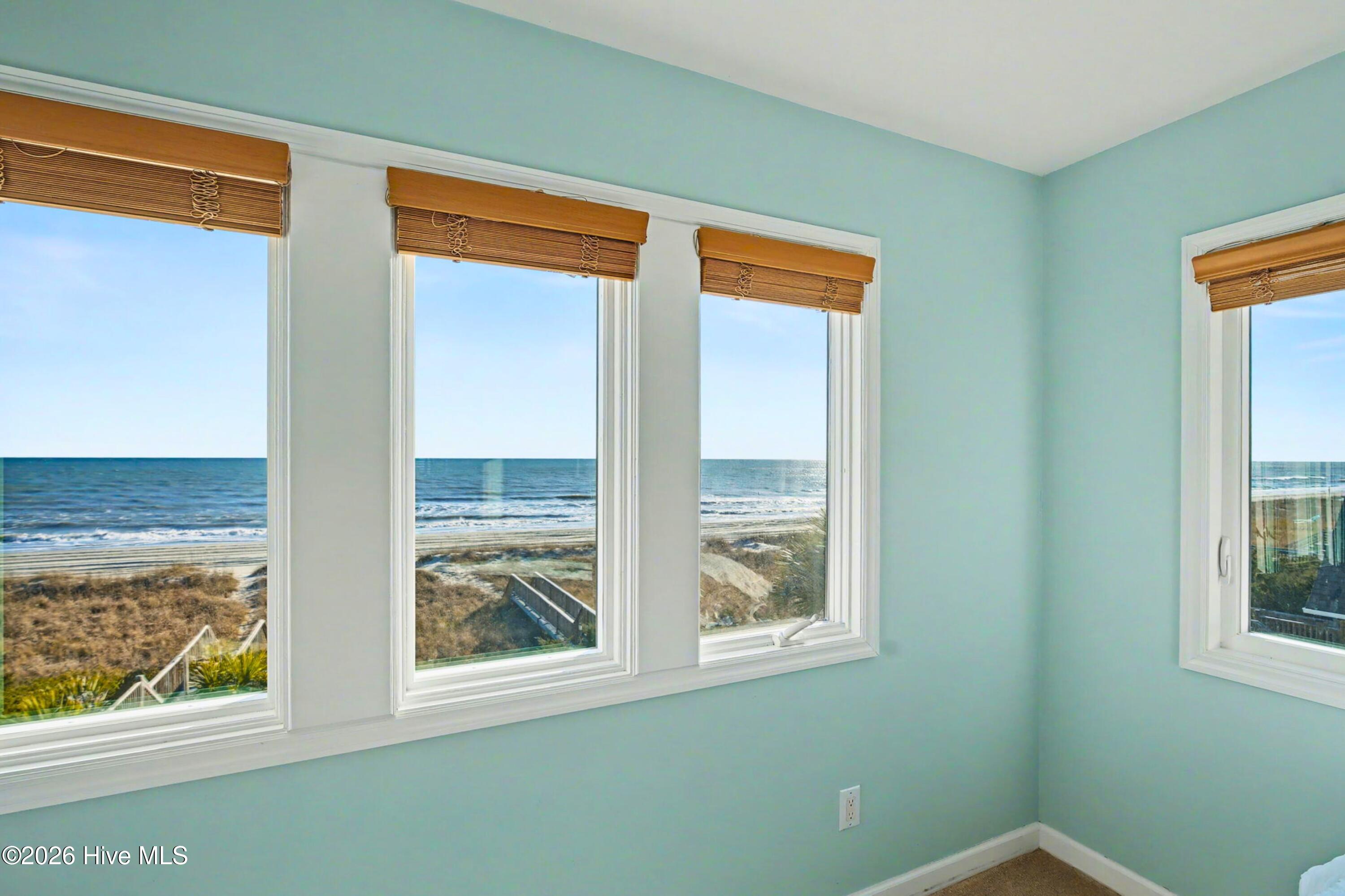 887 Ocean Boulevard W