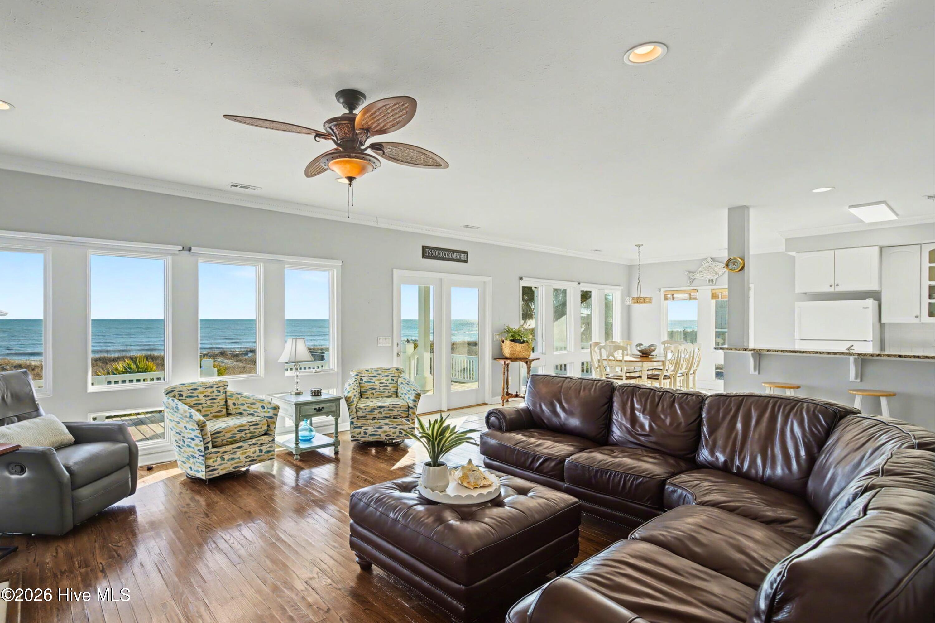 887 Ocean Boulevard W