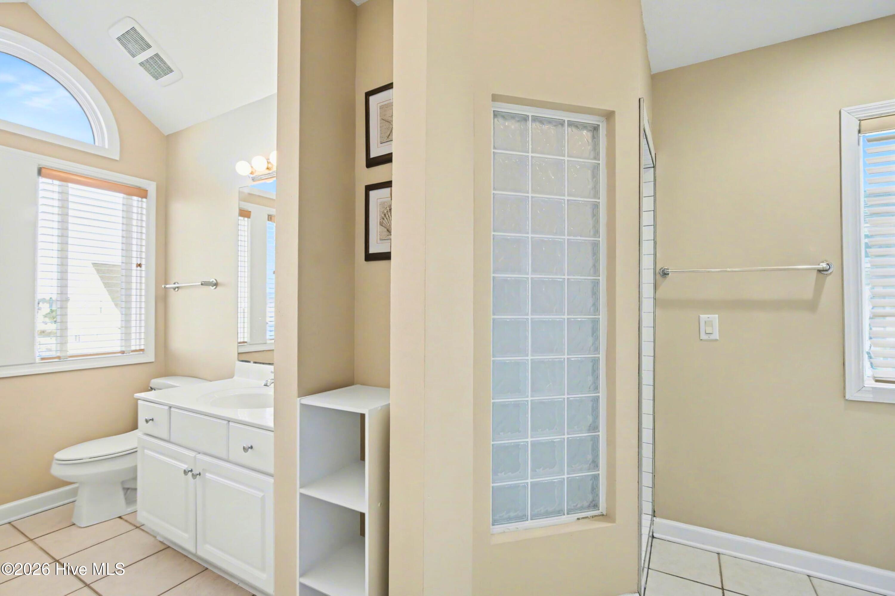 887 Ocean Boulevard W