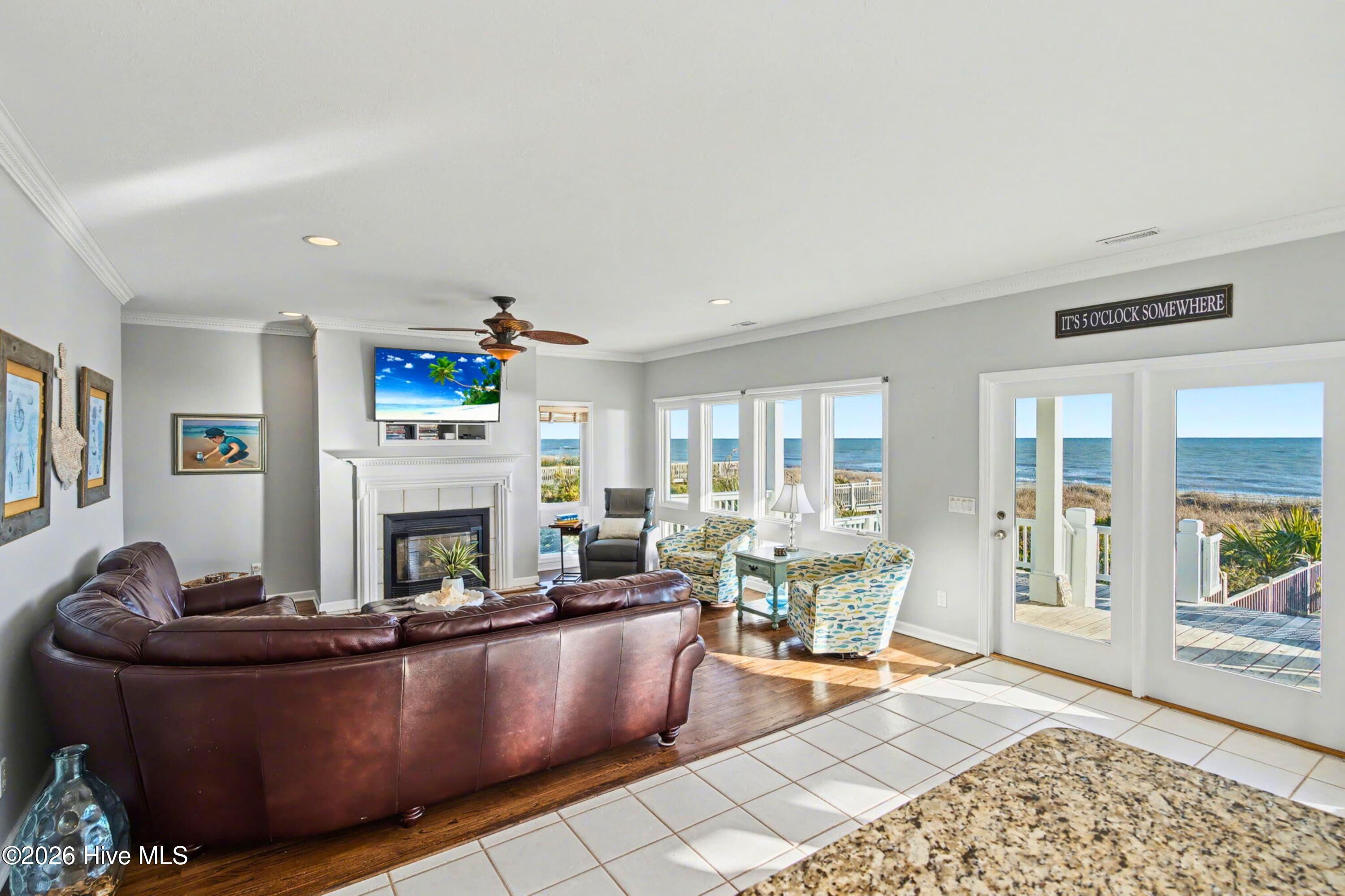 887 Ocean Boulevard W