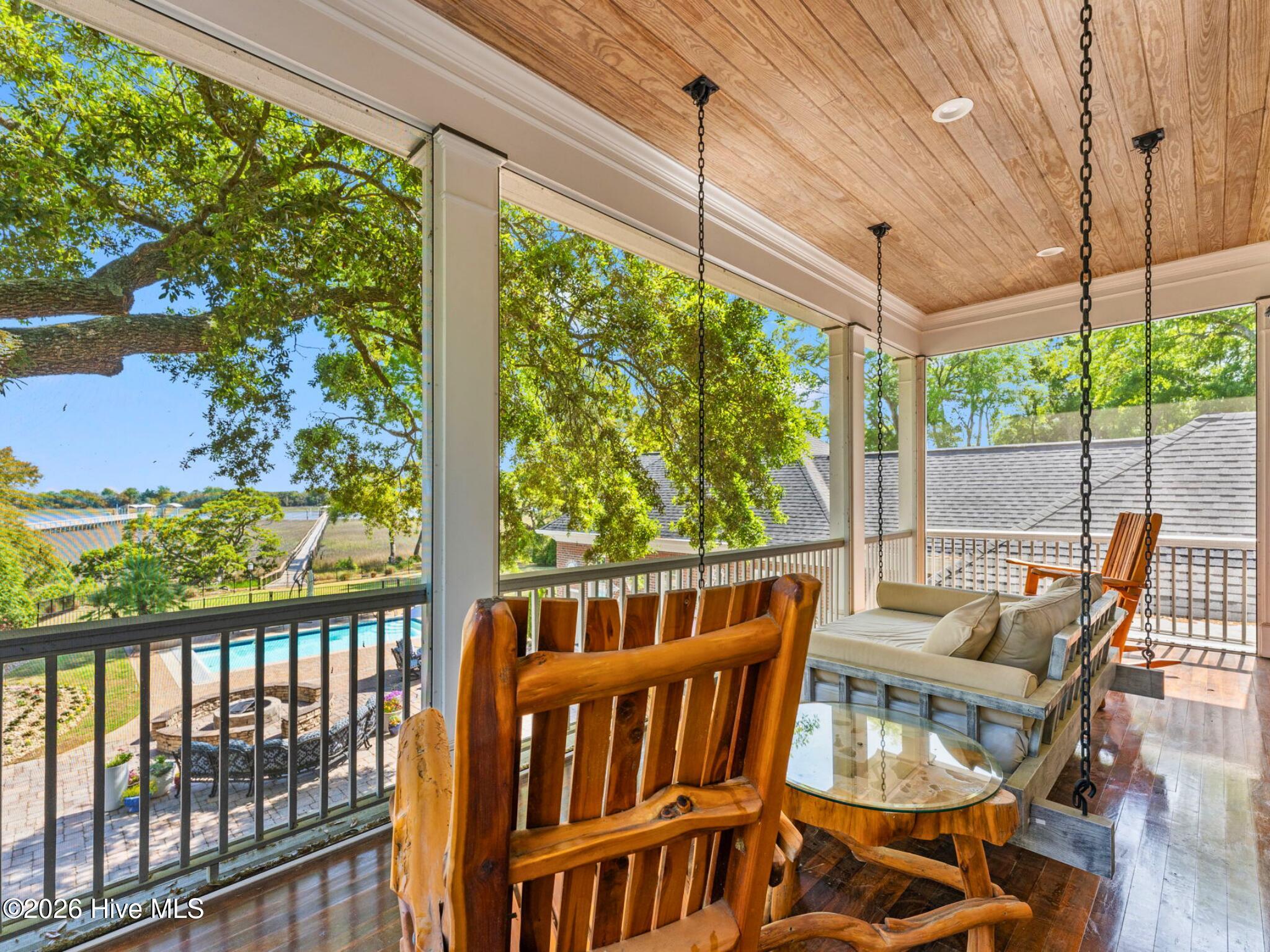 404 Shoreline Drive E