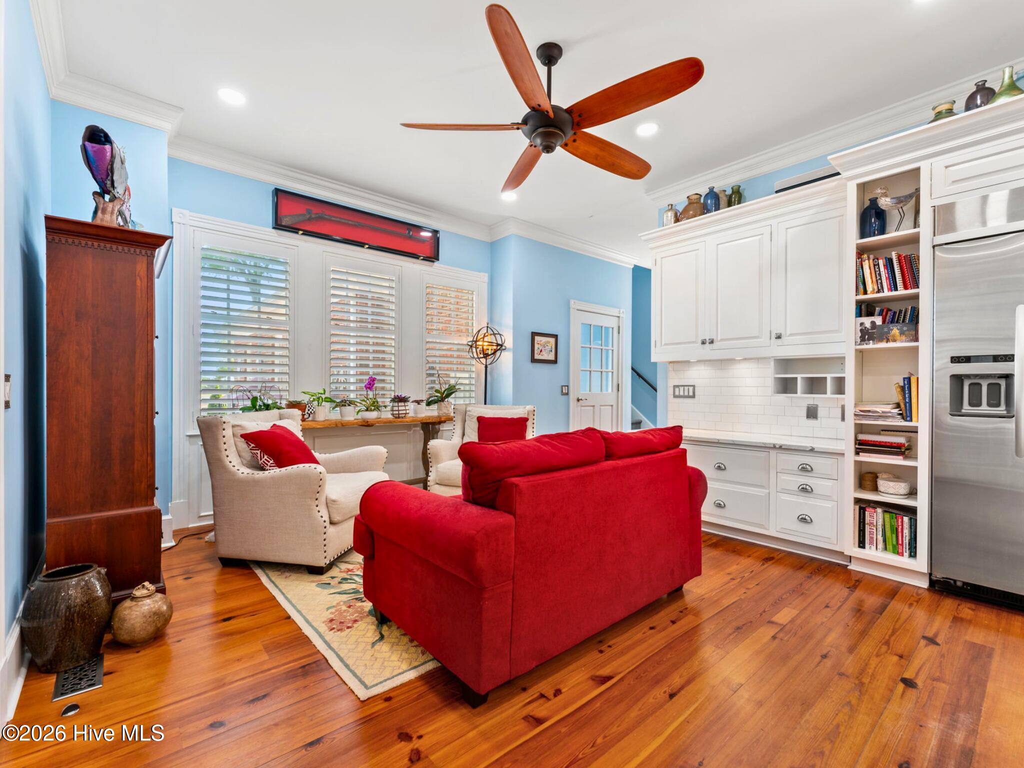 404 Shoreline Drive E