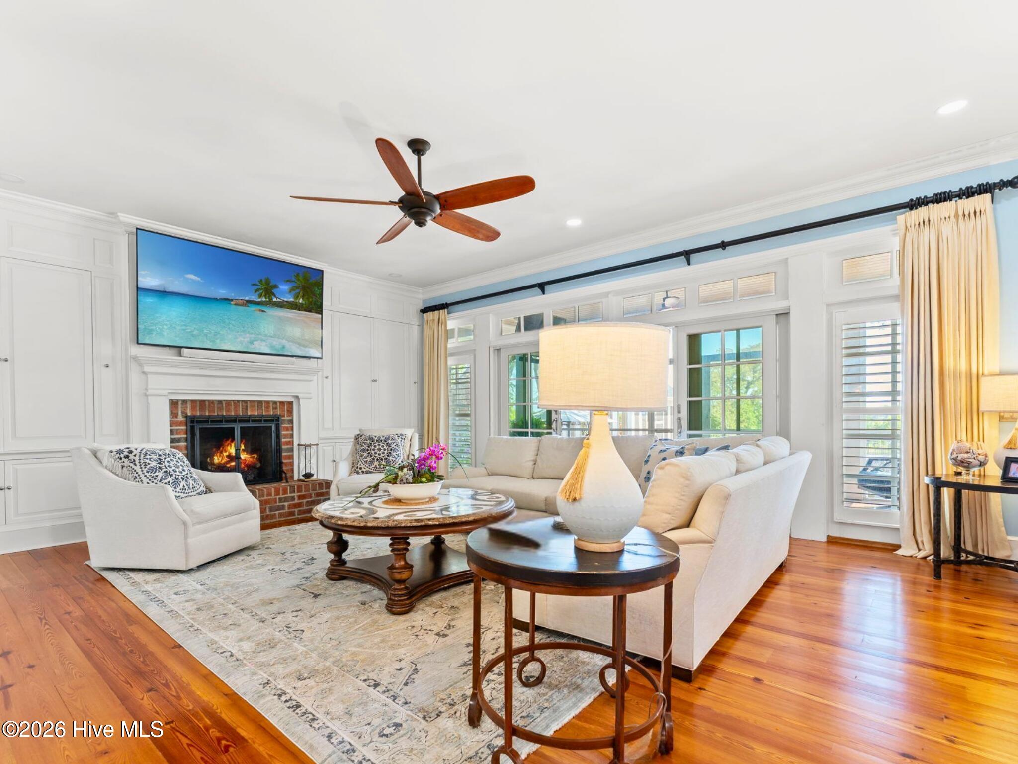 404 Shoreline Drive E