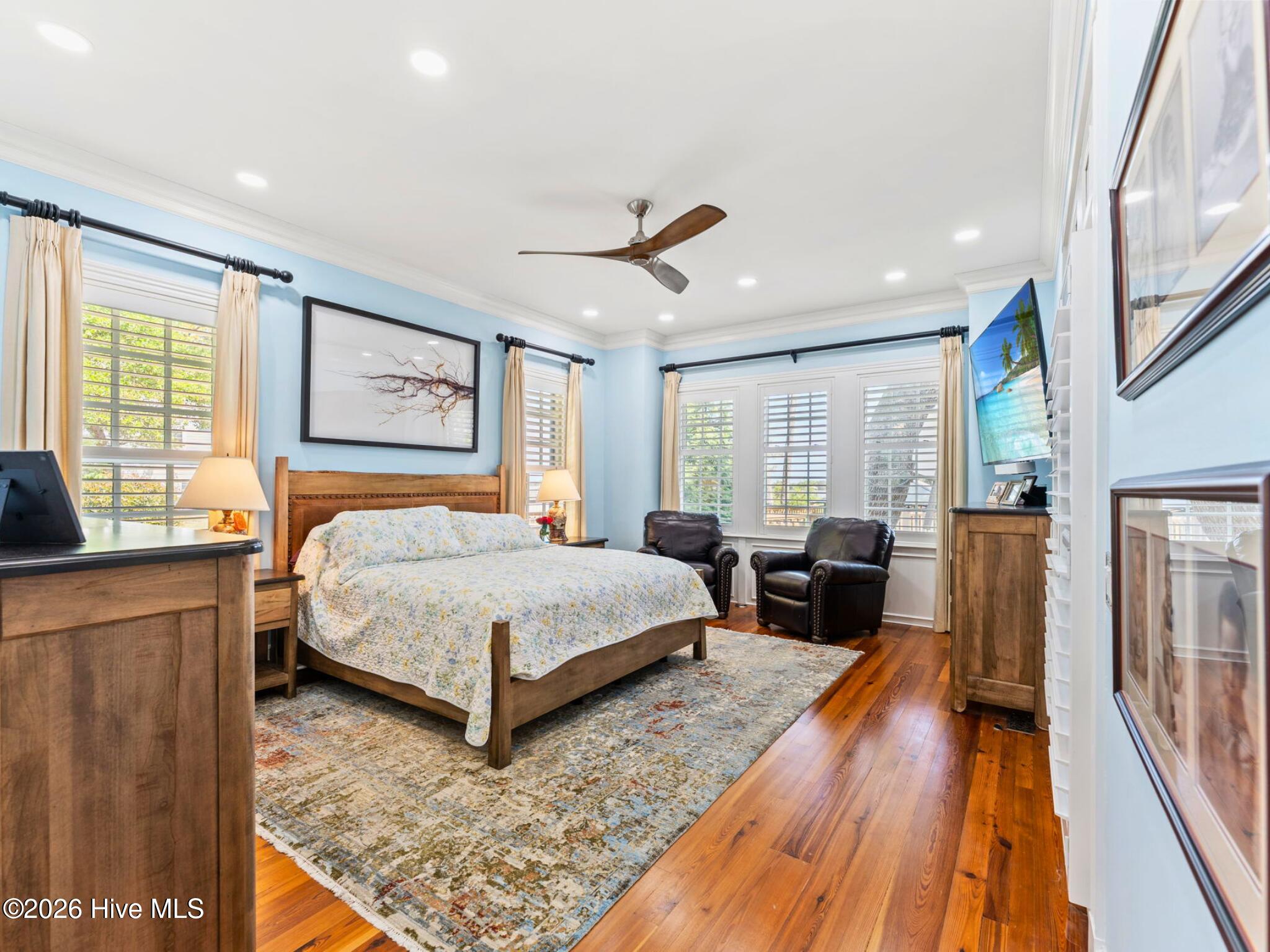 404 Shoreline Drive E