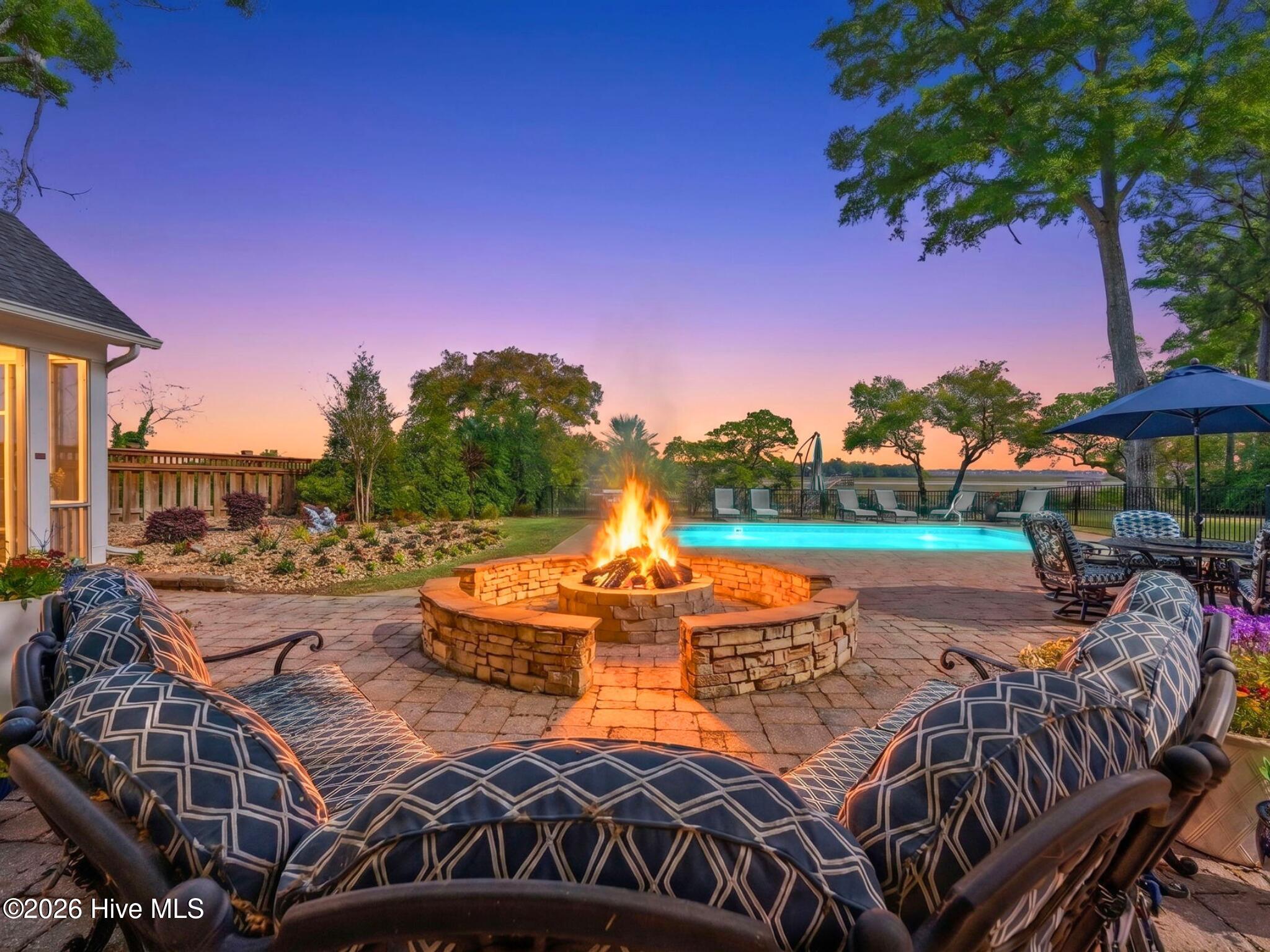 404 Shoreline Drive E