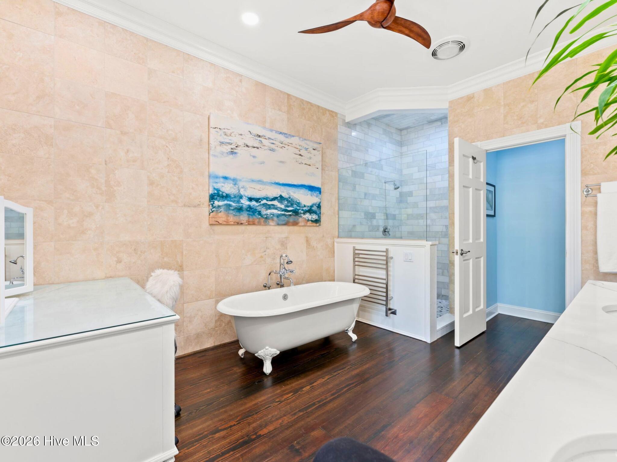 404 Shoreline Drive E