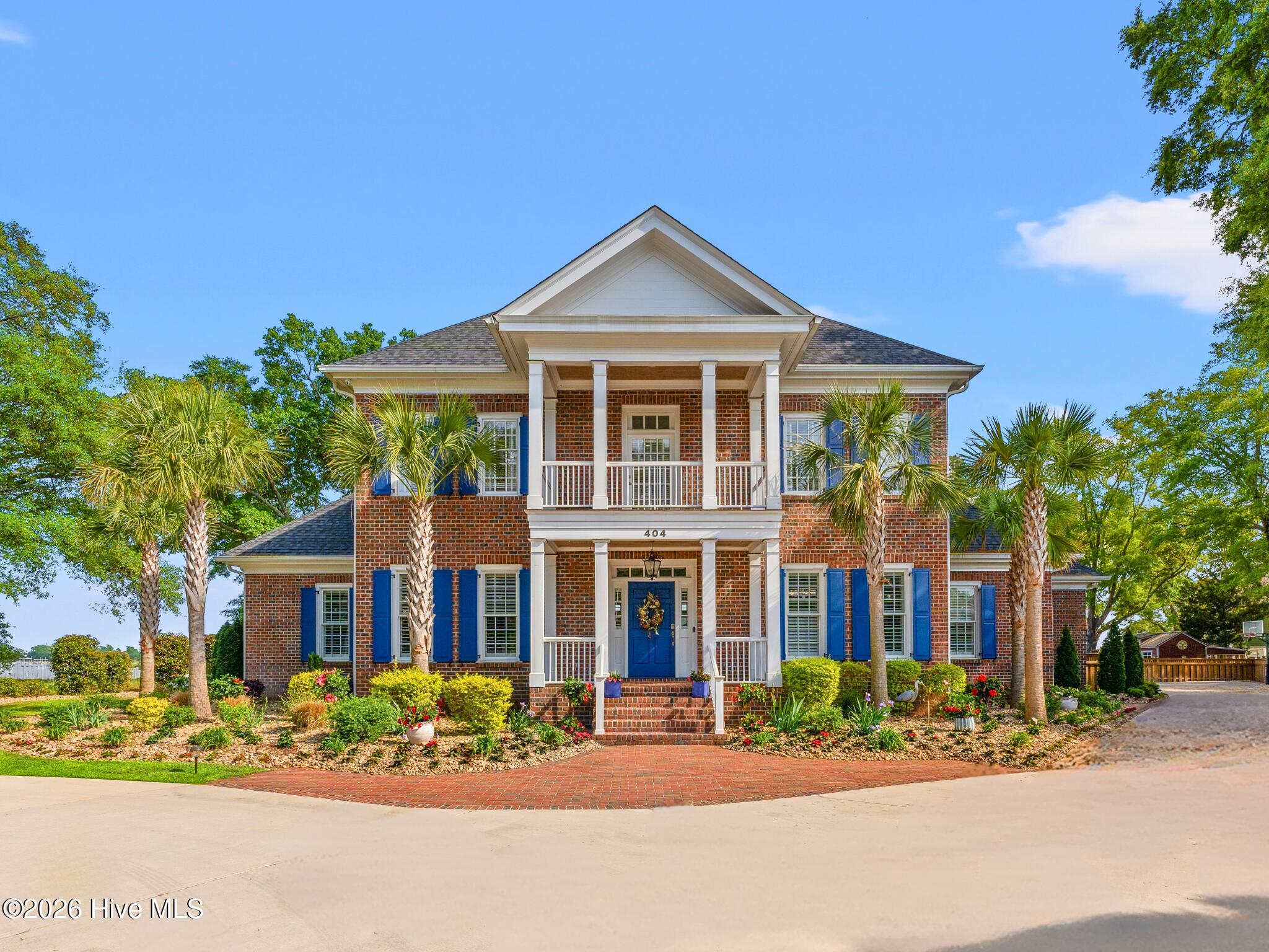 404 Shoreline Drive E