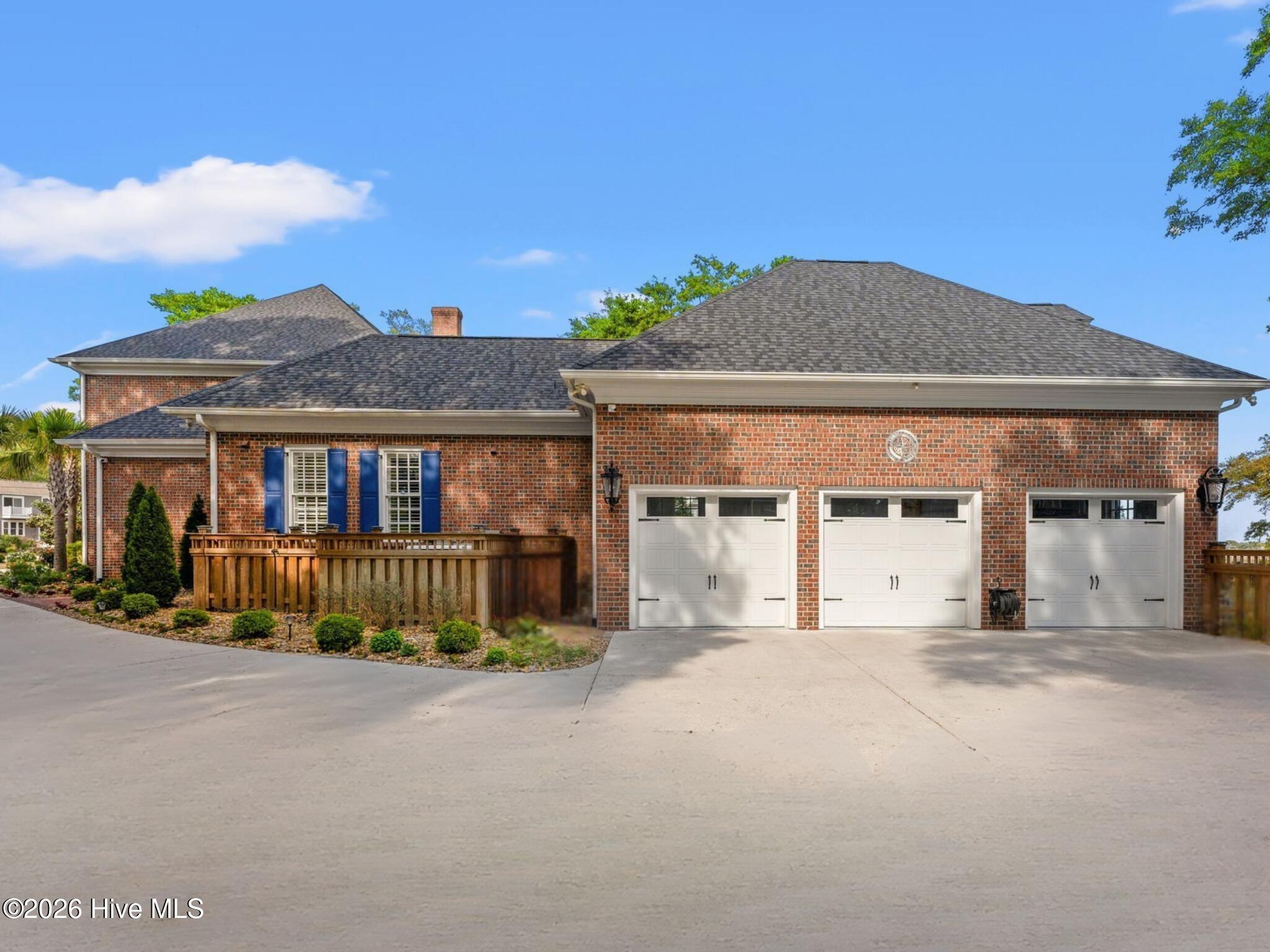 404 Shoreline Drive E