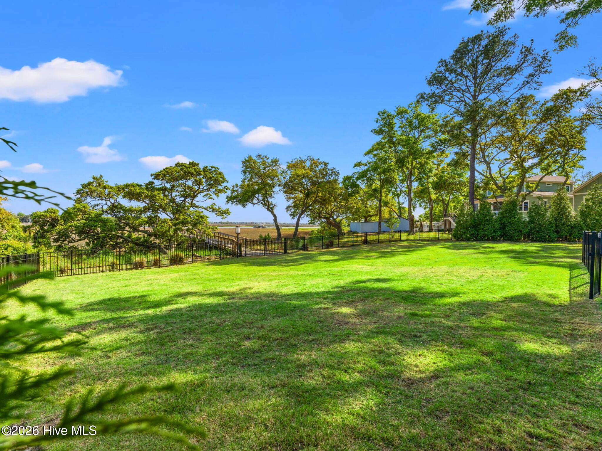404 Shoreline Drive E