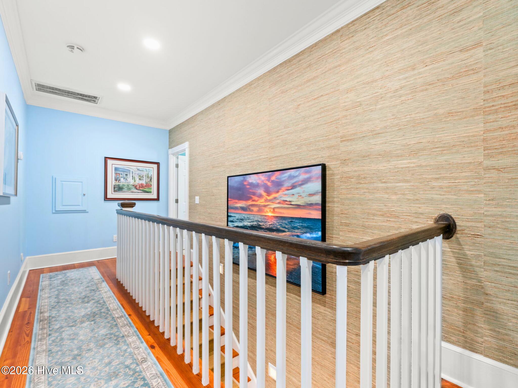 404 Shoreline Drive E