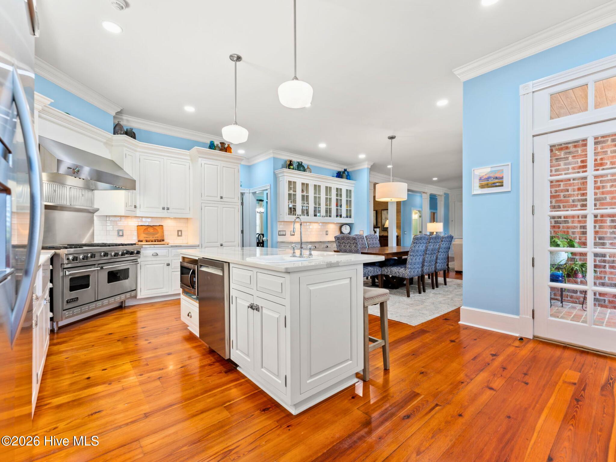 404 Shoreline Drive E