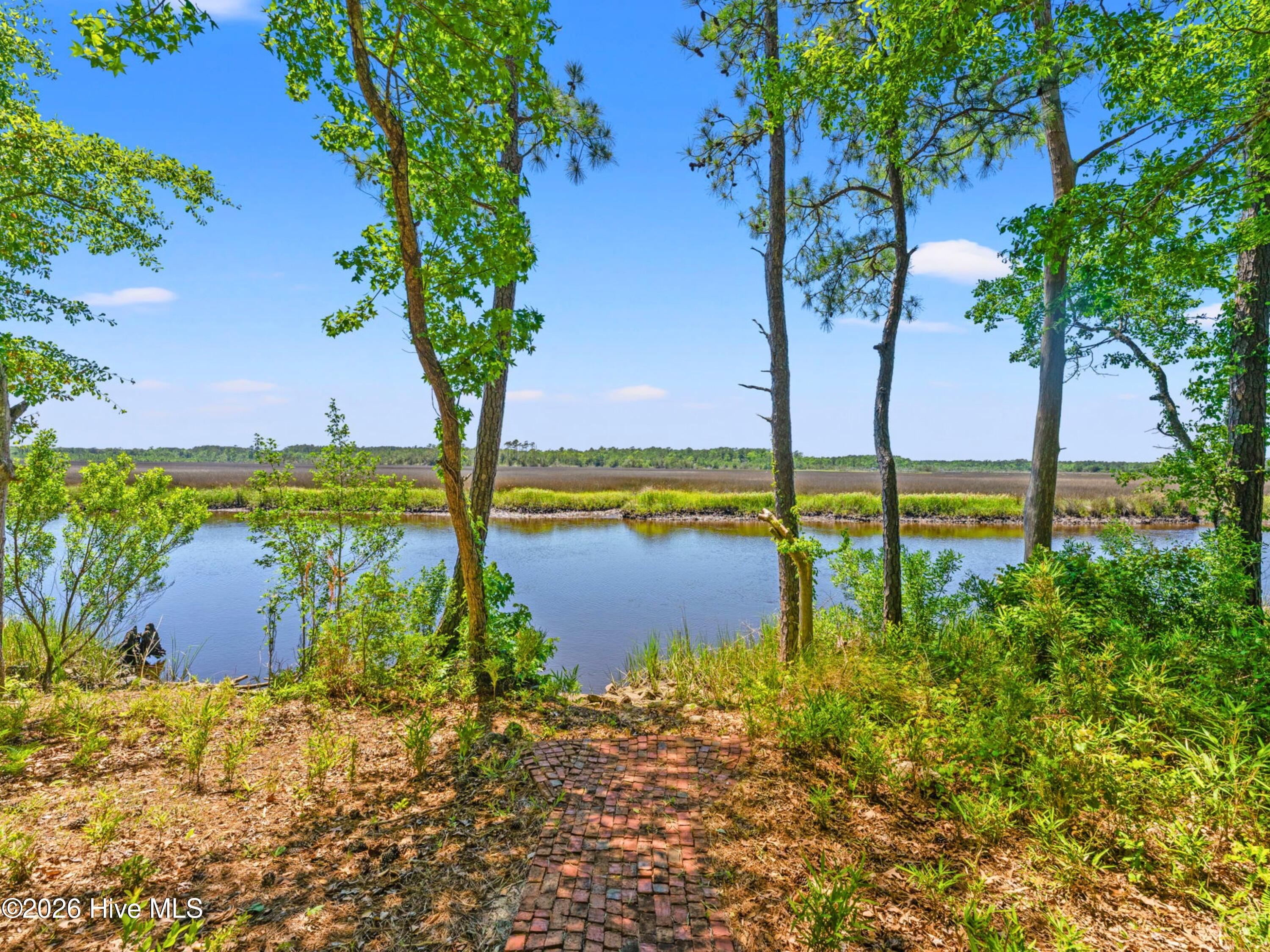 497 Deep Water Drive SE