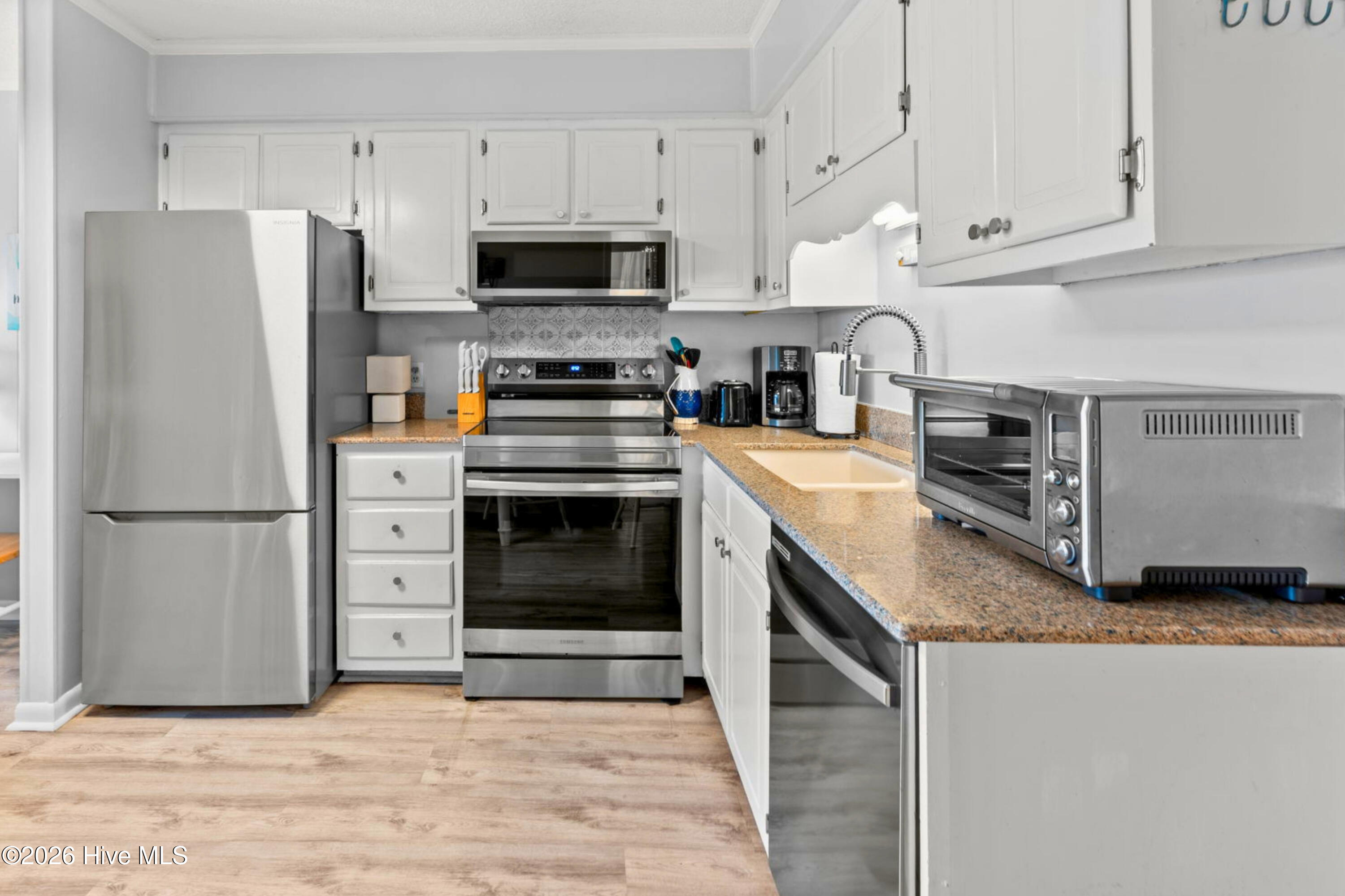 277 W First Street 1j