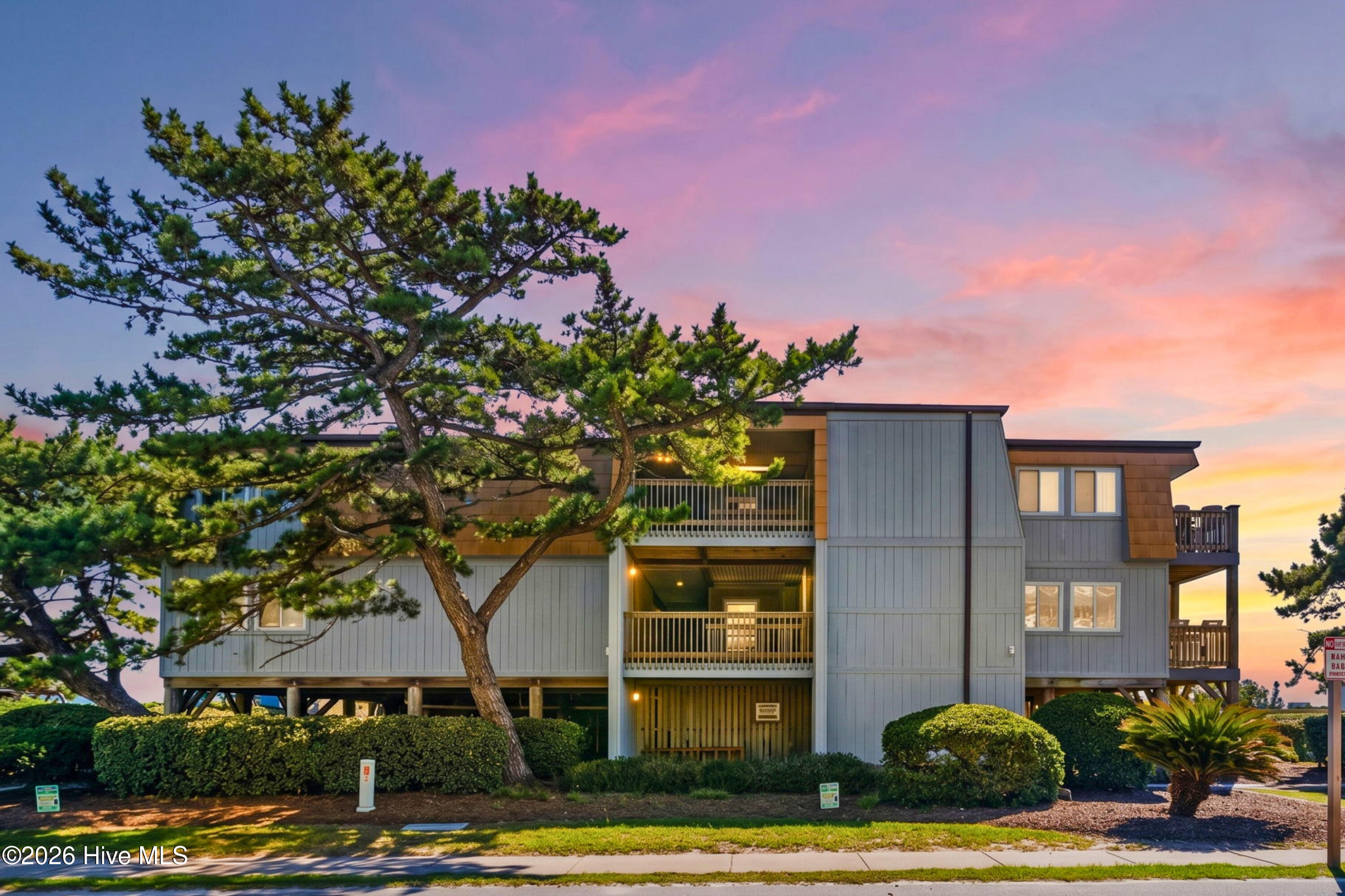 277 W First Street 1j