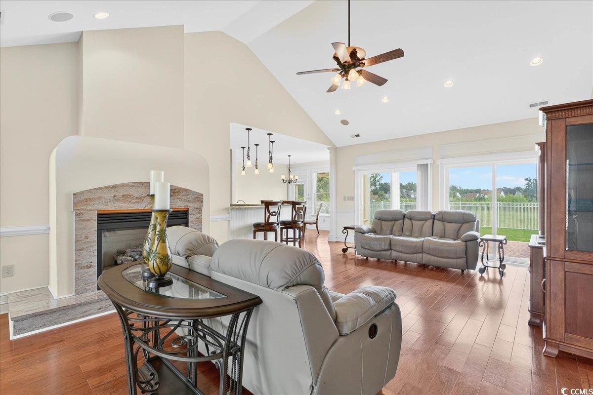 1019 Ridgewood Dr.