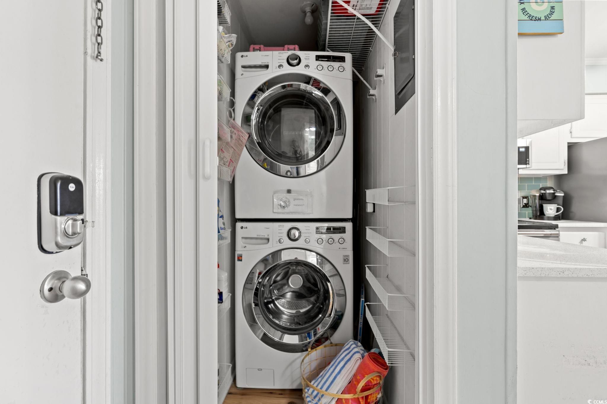 277 W First St. Unit: 1i