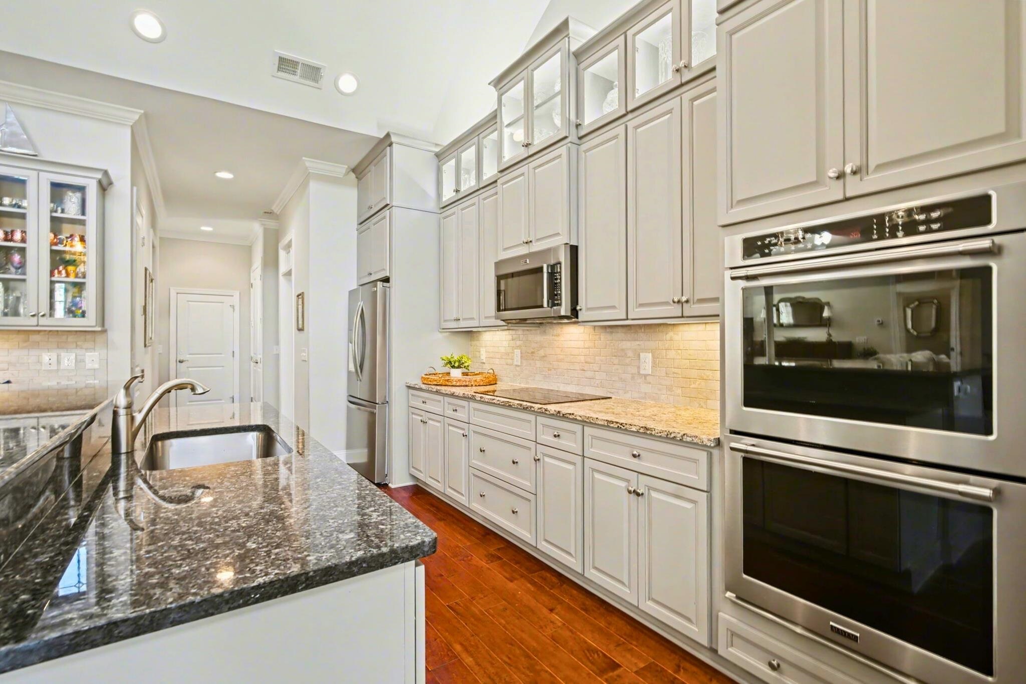 547 Morely Circle SW