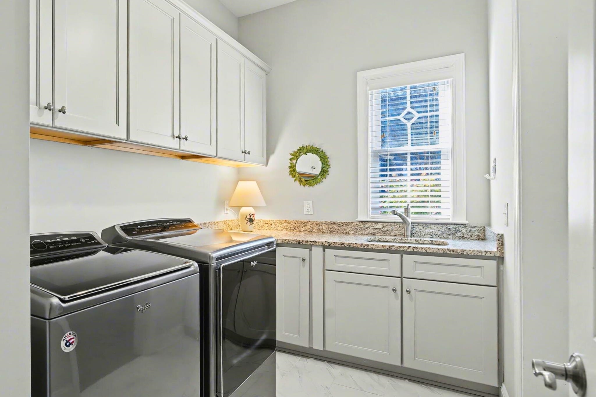 547 Morely Circle SW