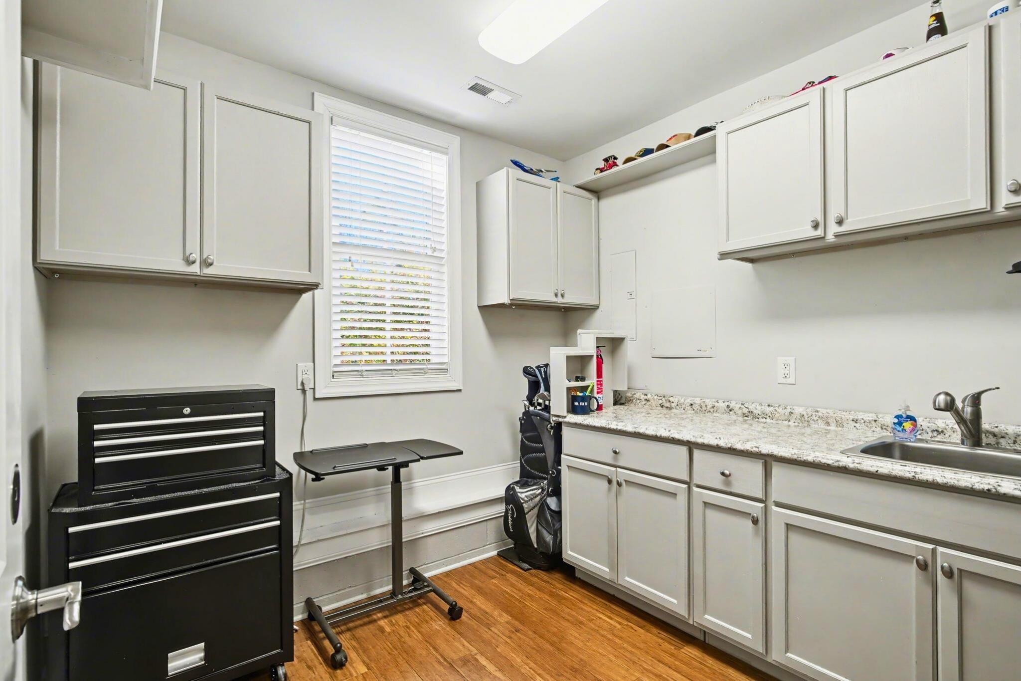 547 Morely Circle SW