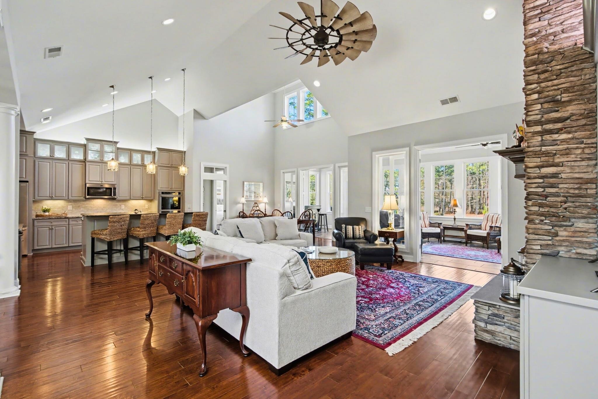 547 Morely Circle SW