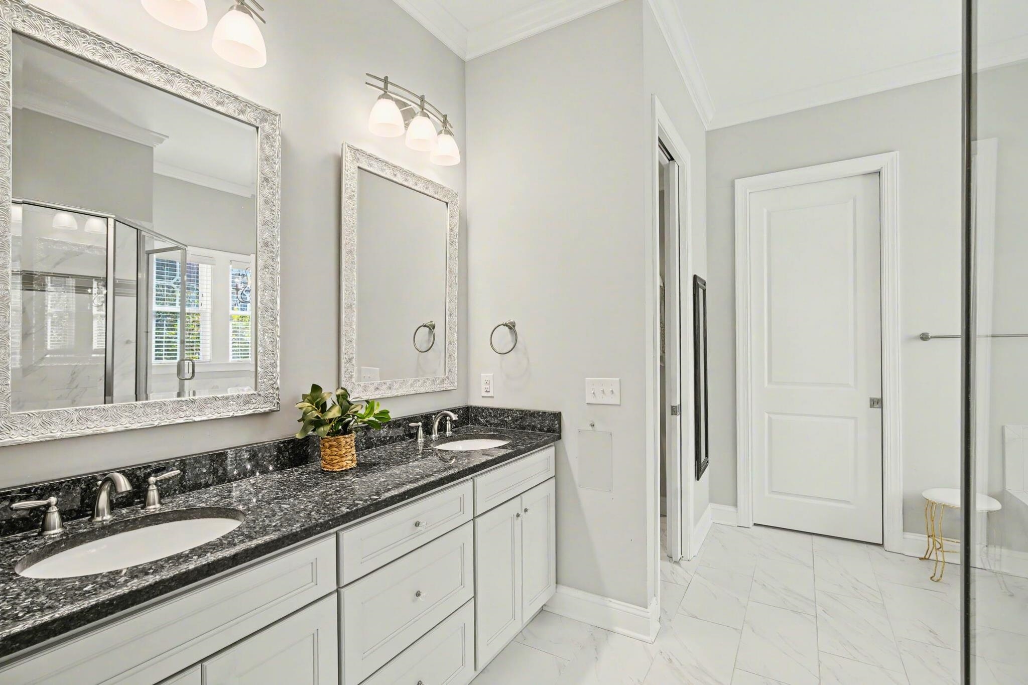 547 Morely Circle SW