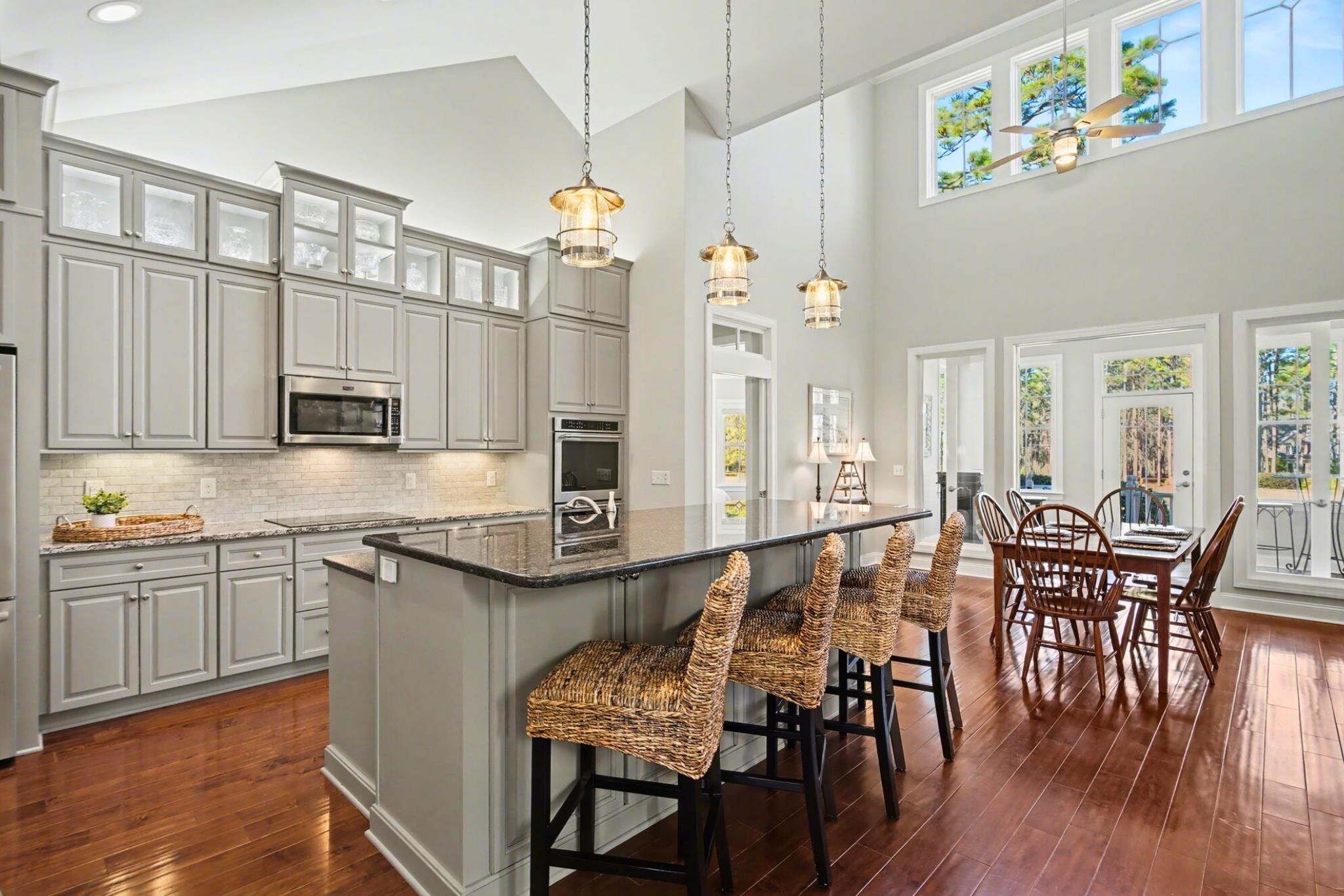 547 Morely Circle SW