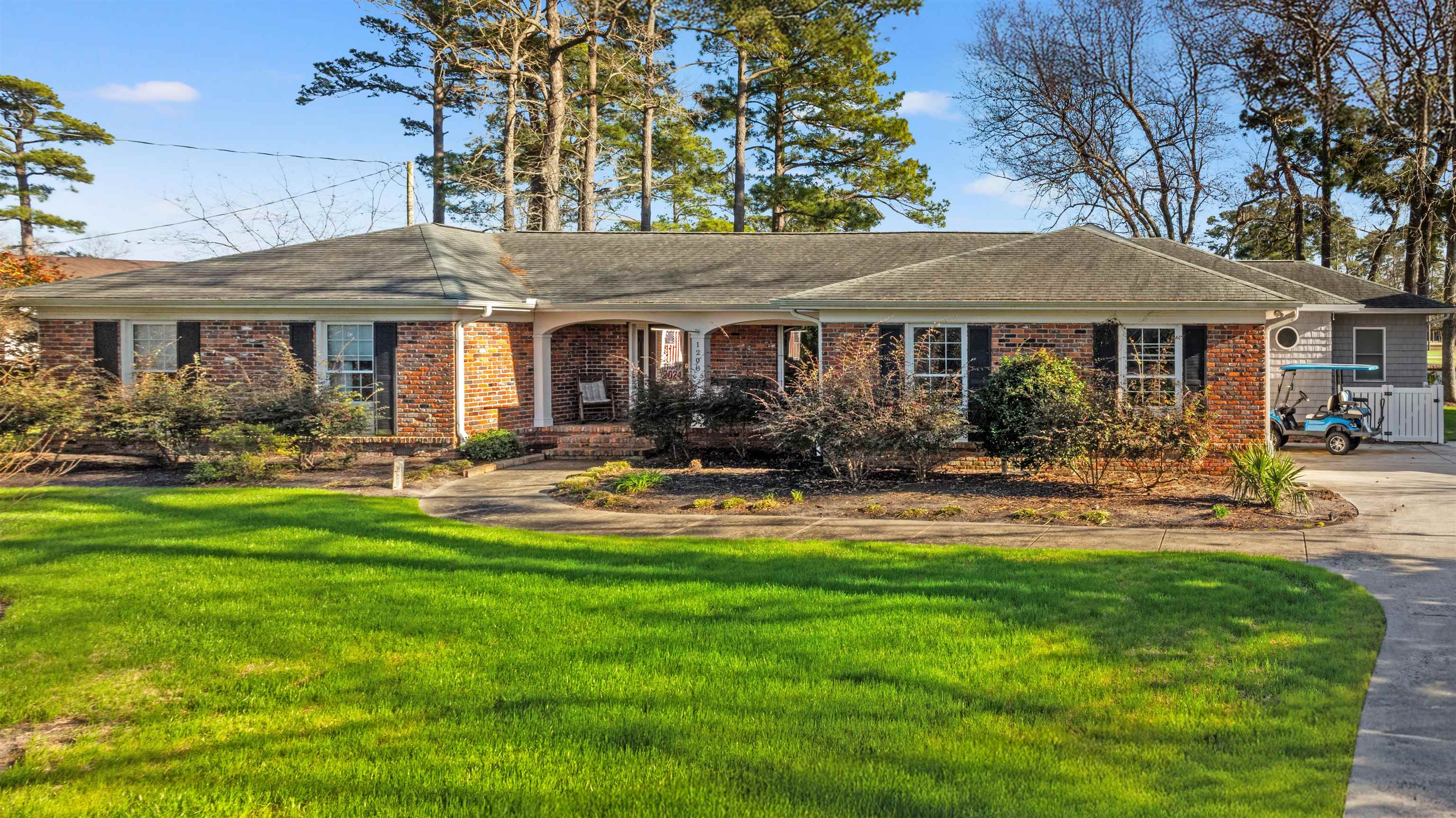 1208 GolfView Dr.