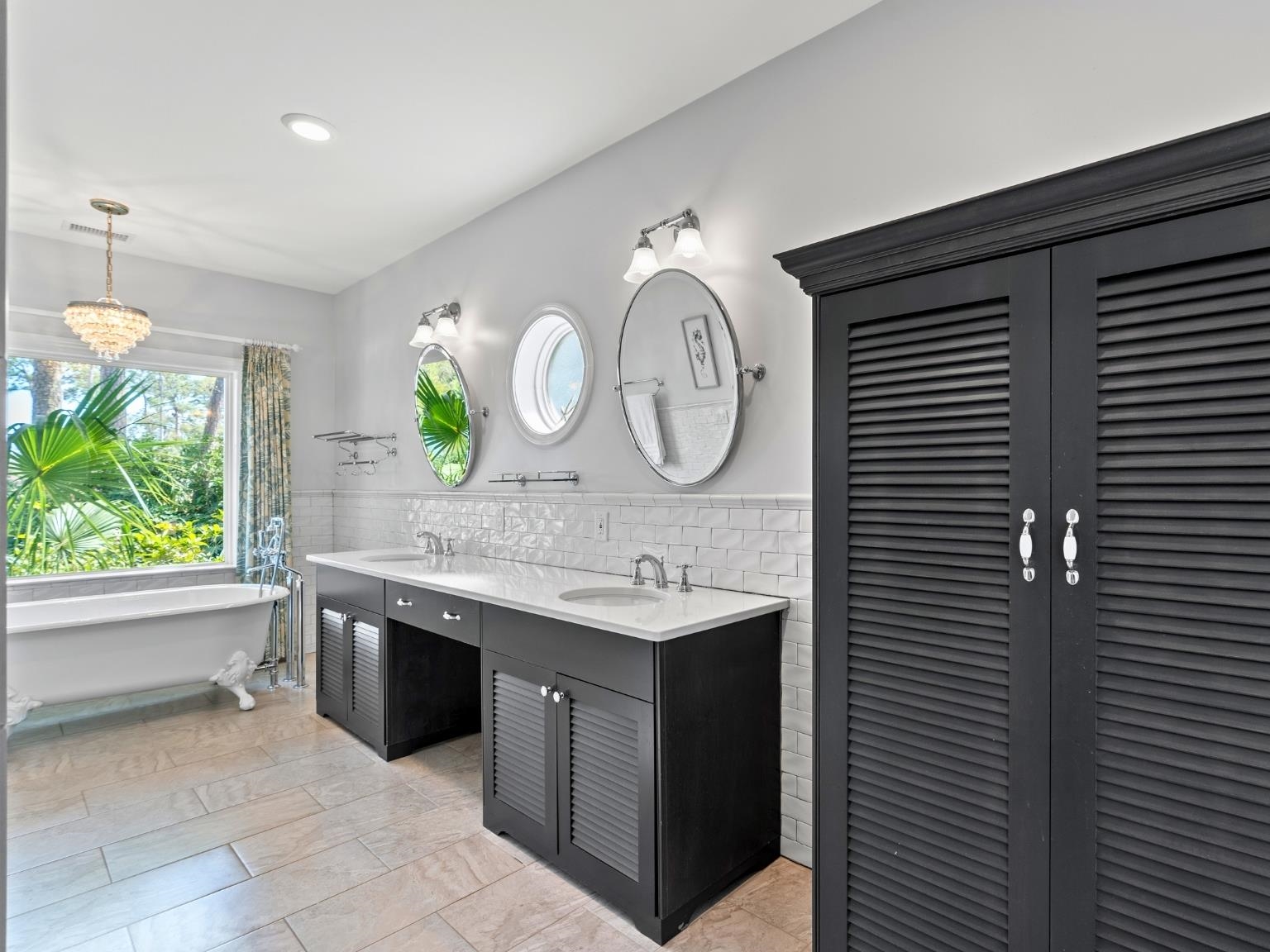 1208 GolfView Dr.