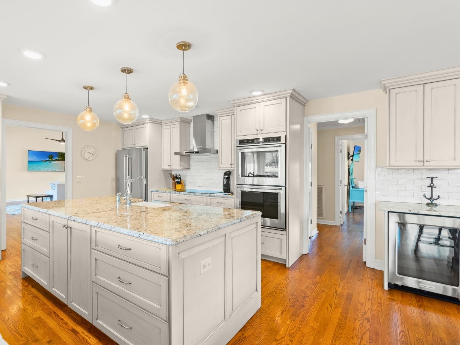 1208 GolfView Dr.