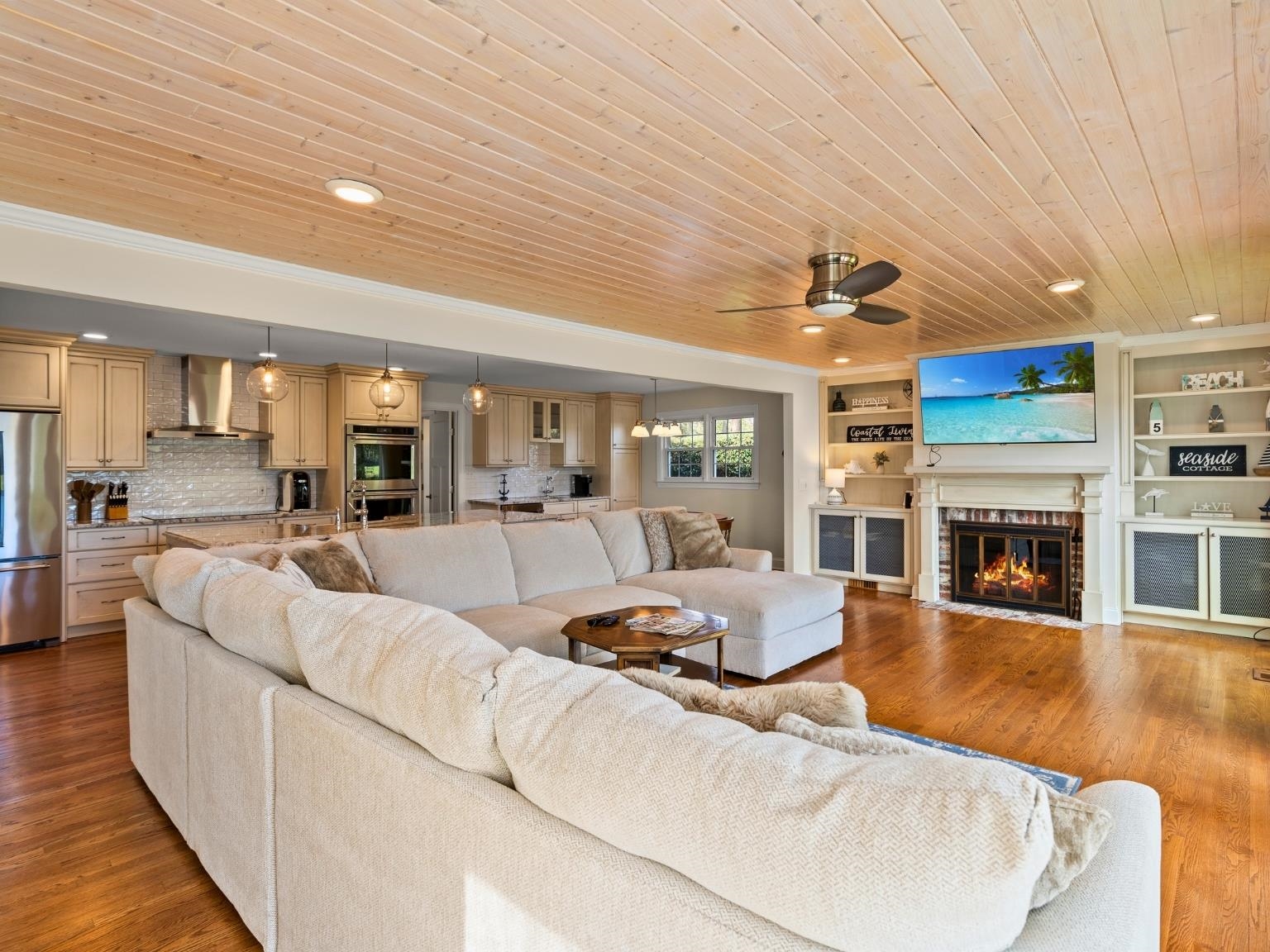 1208 GolfView Dr.
