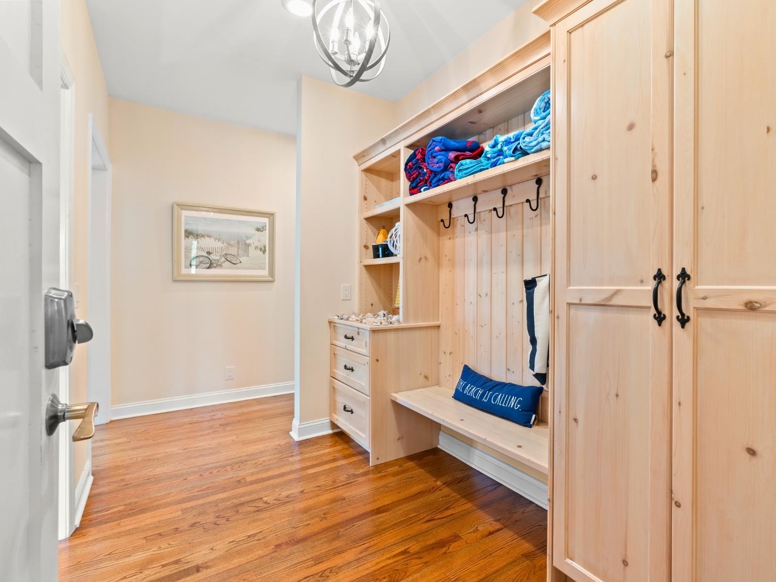 1208 GolfView Dr.