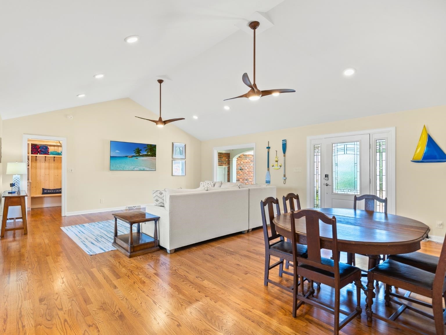1208 GolfView Dr.