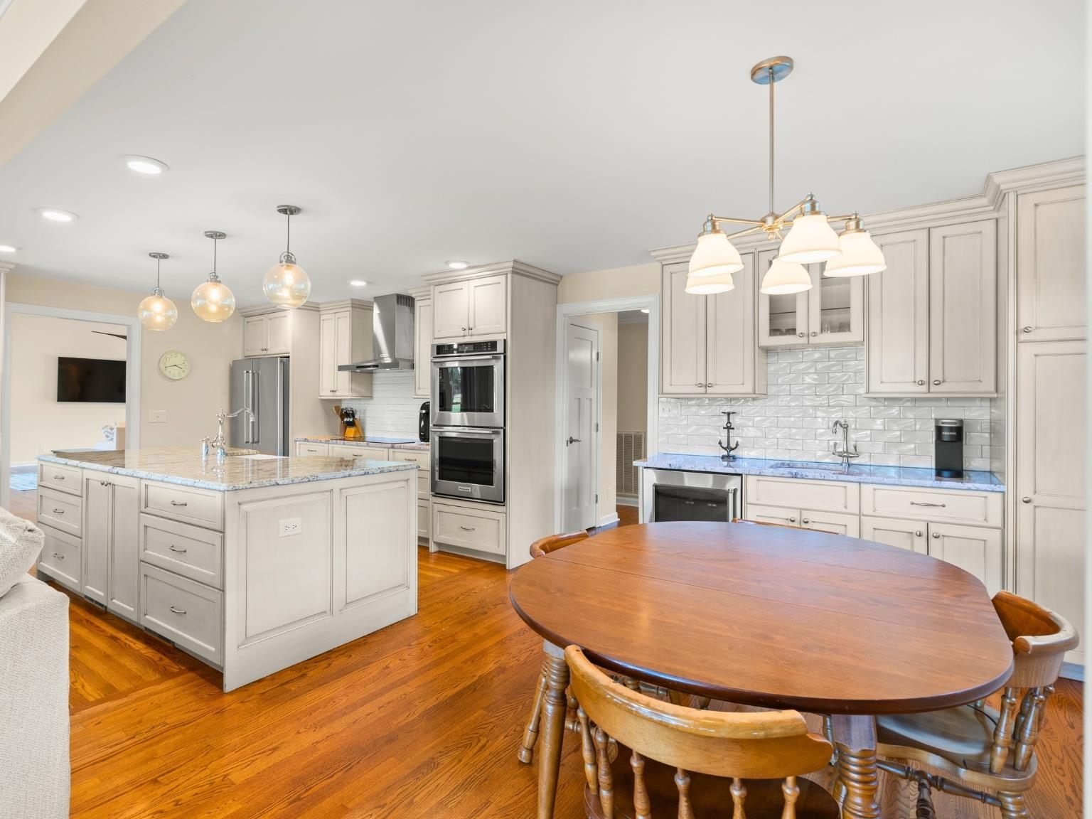 1208 GolfView Dr.