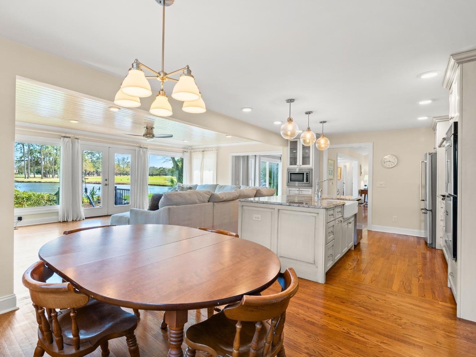 1208 GolfView Dr.
