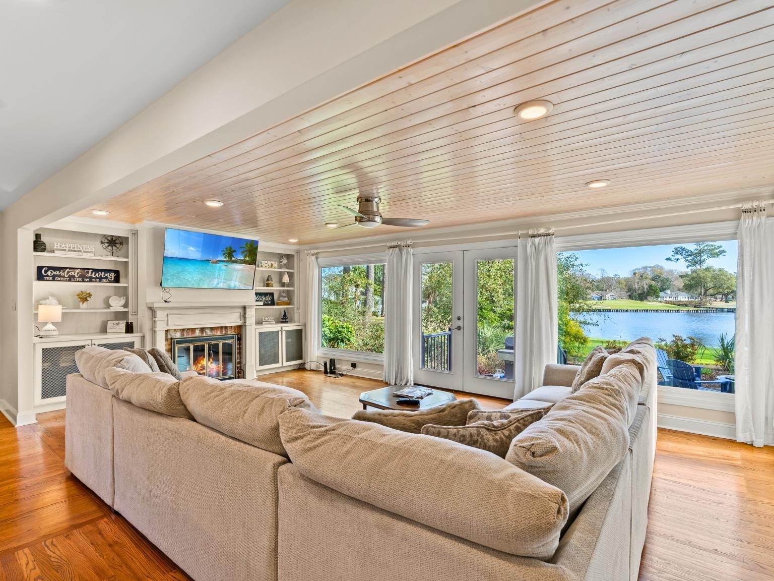 1208 GolfView Dr.