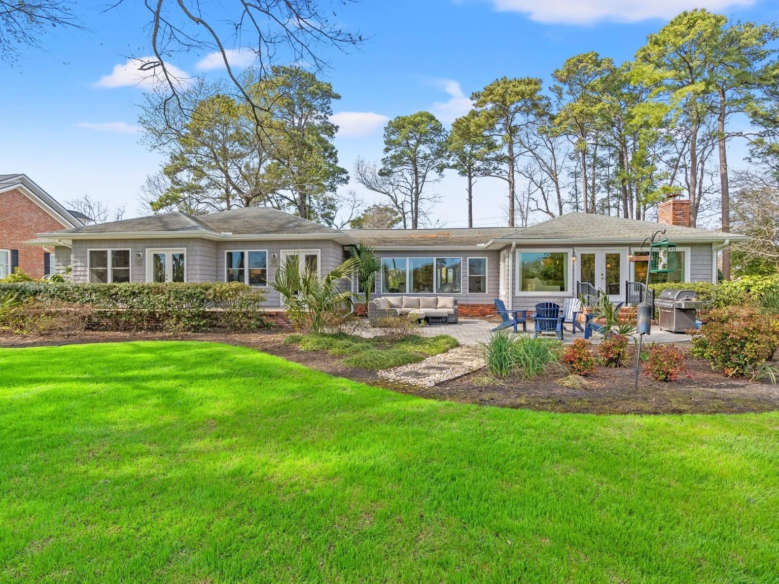 1208 GolfView Dr.