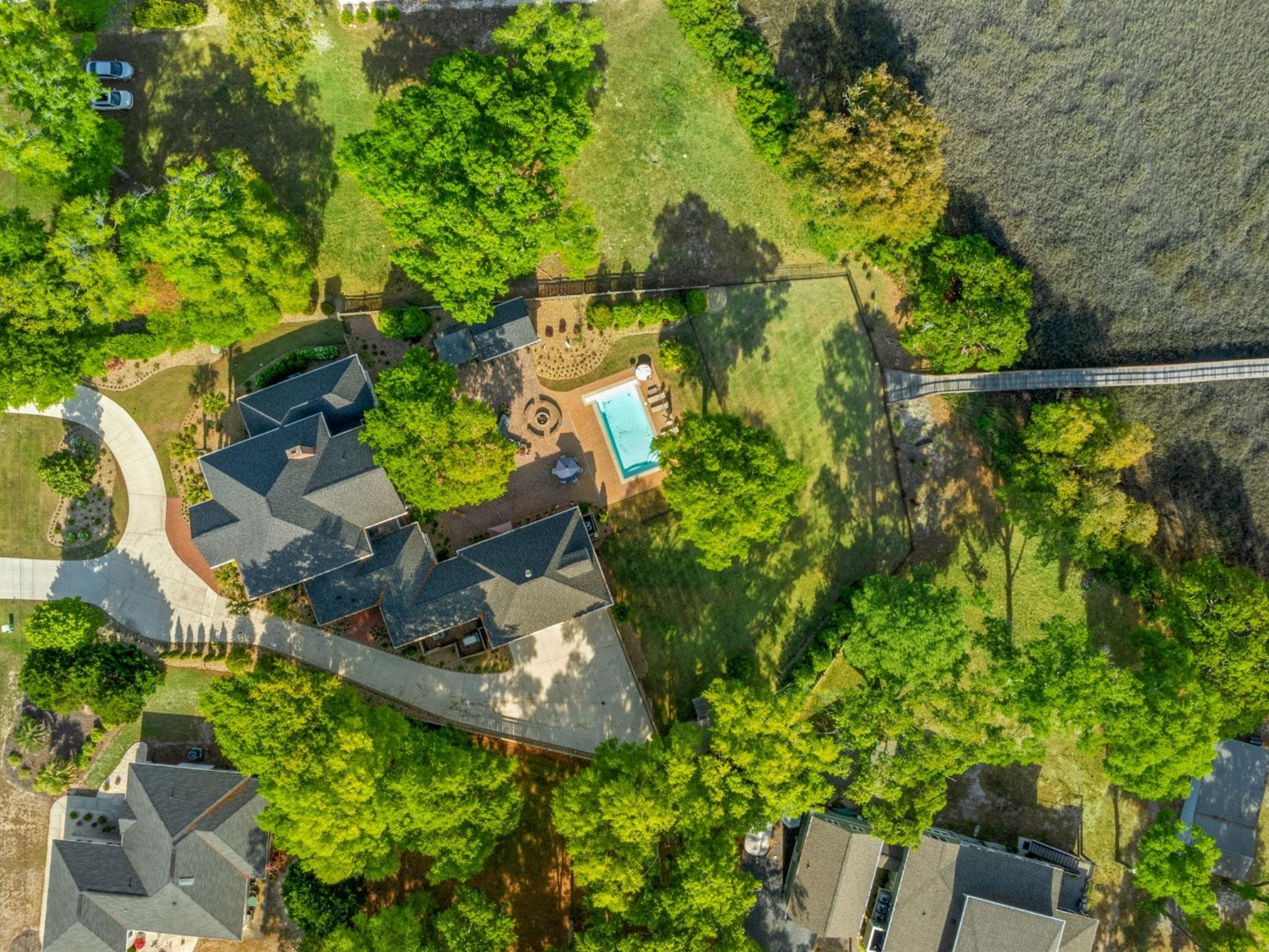 404 Shoreline Dr. E