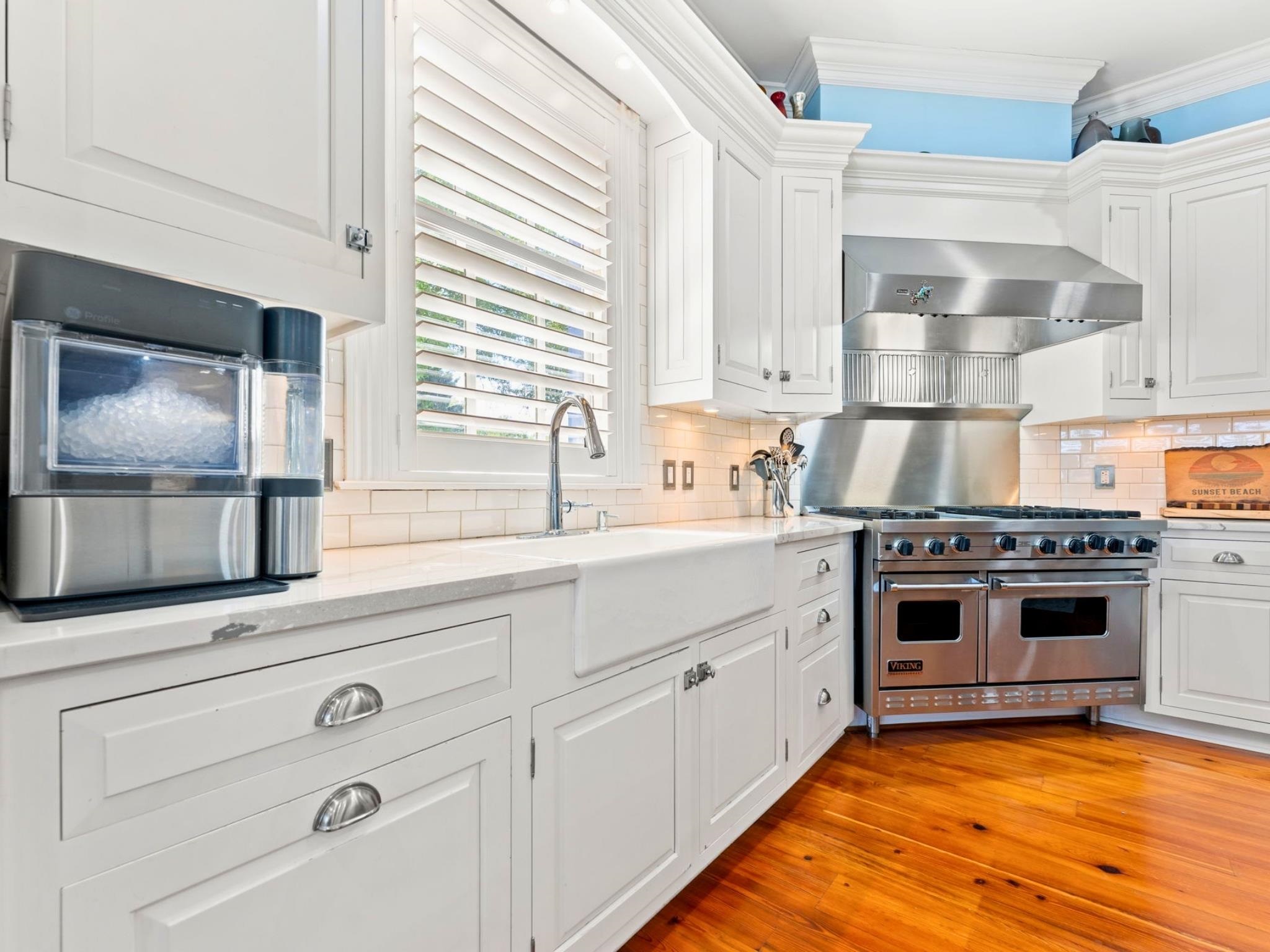 404 Shoreline Dr. E