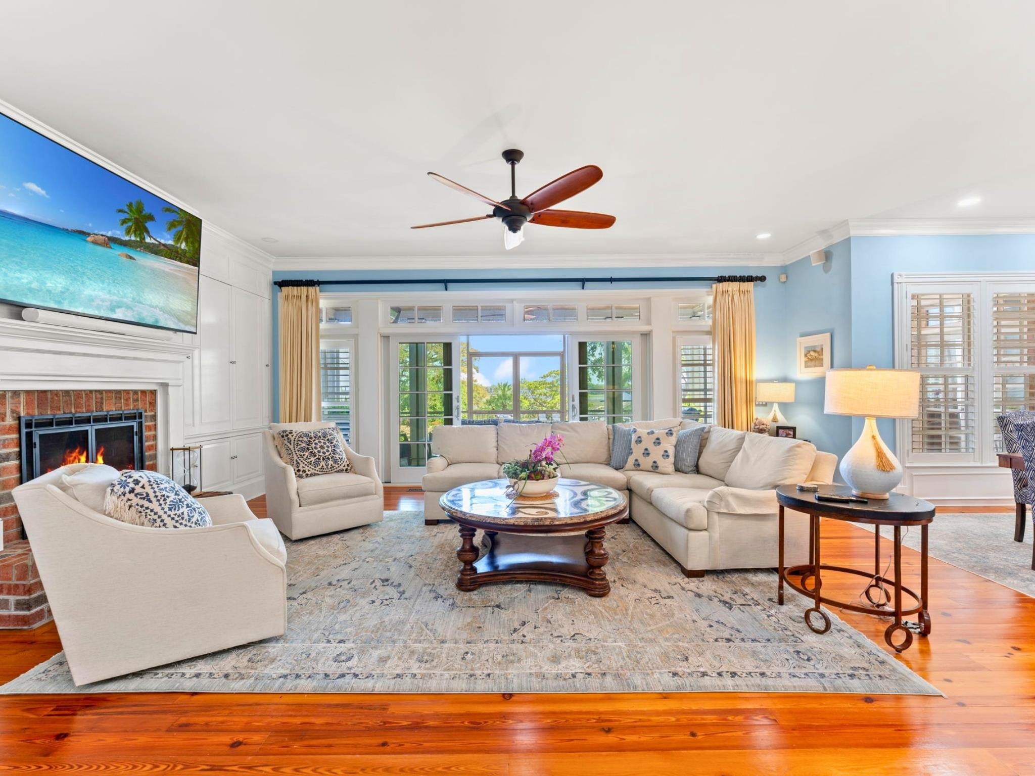 404 Shoreline Dr. E