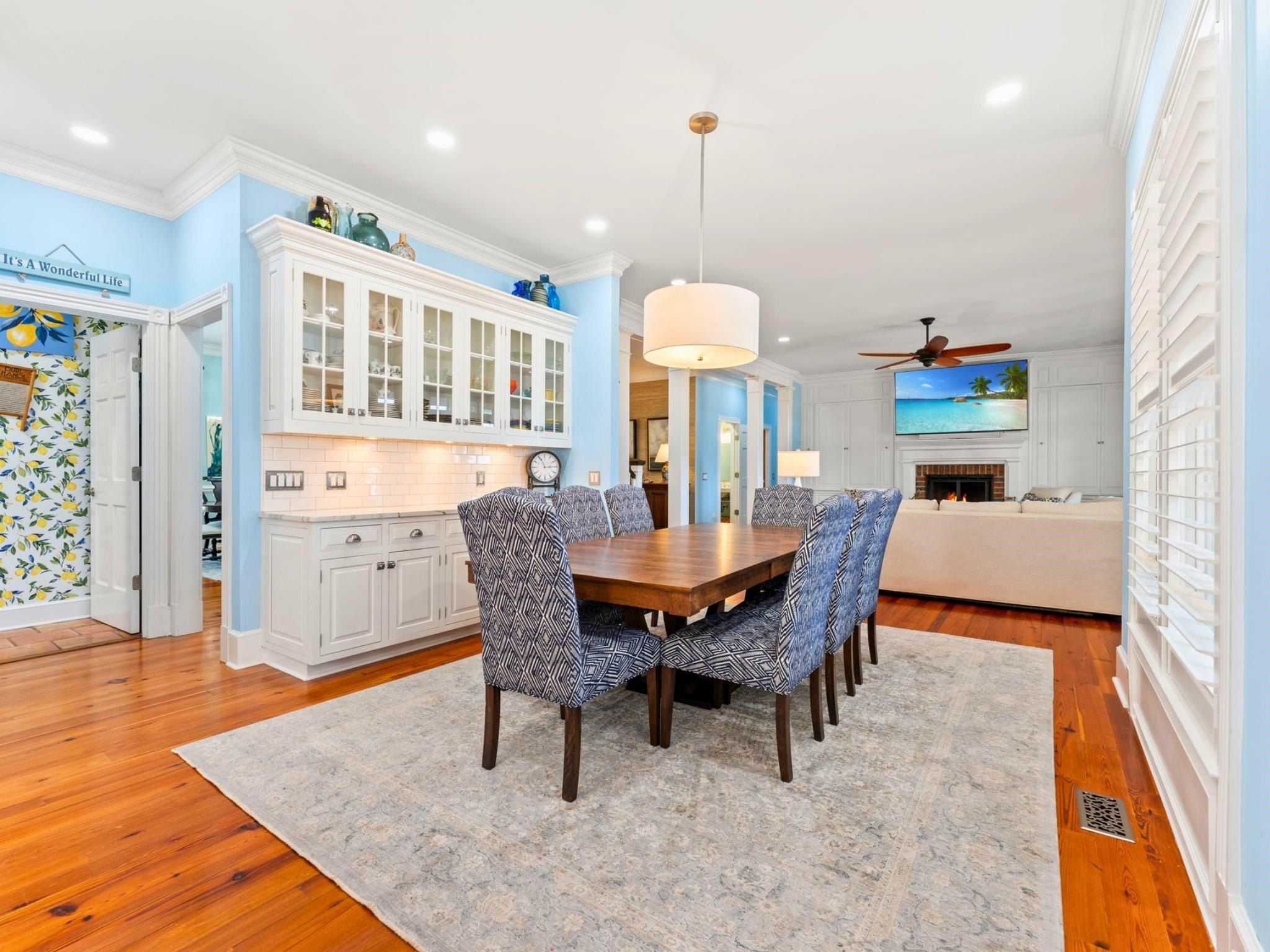 404 Shoreline Dr. E