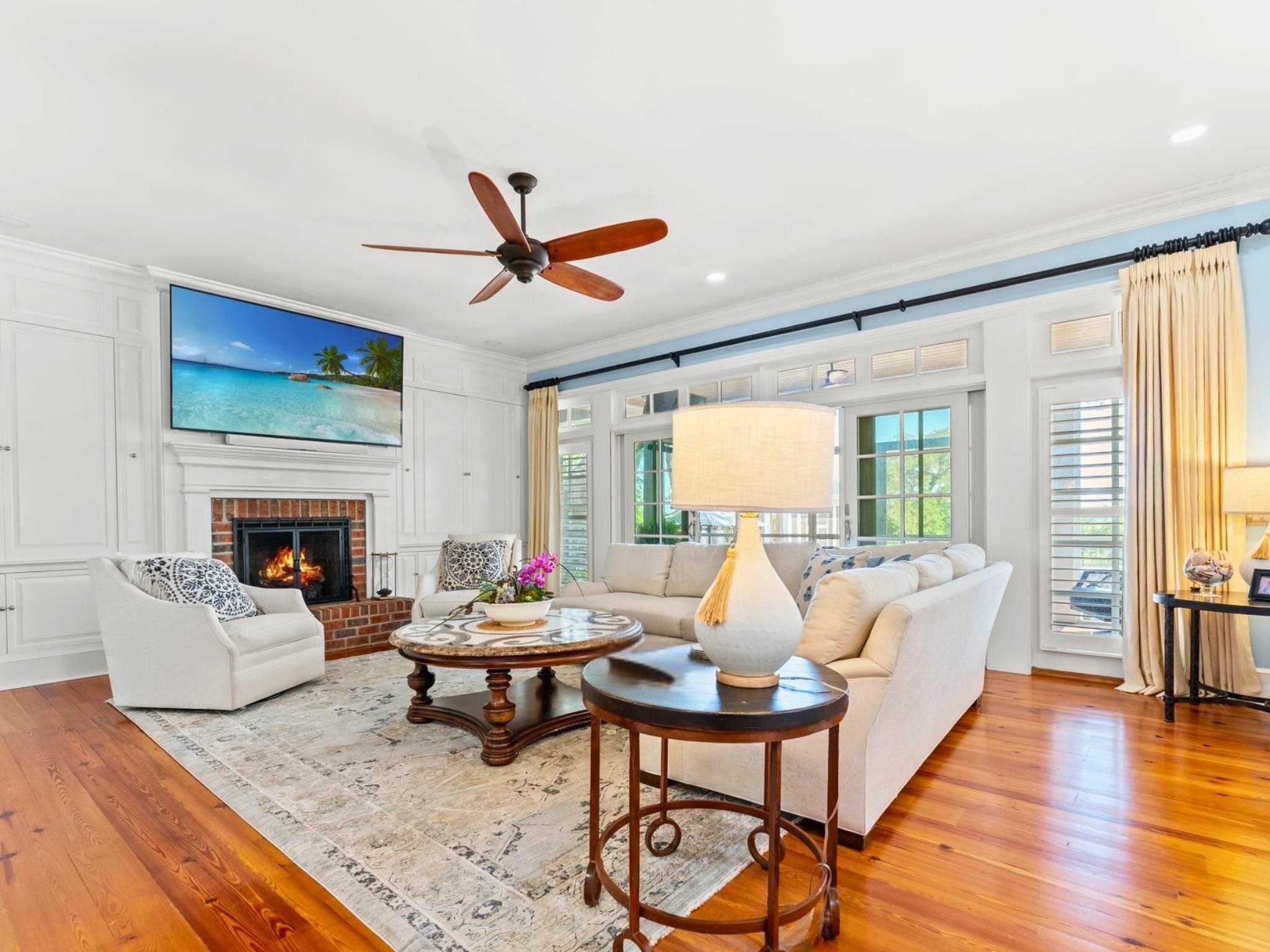 404 Shoreline Dr. E