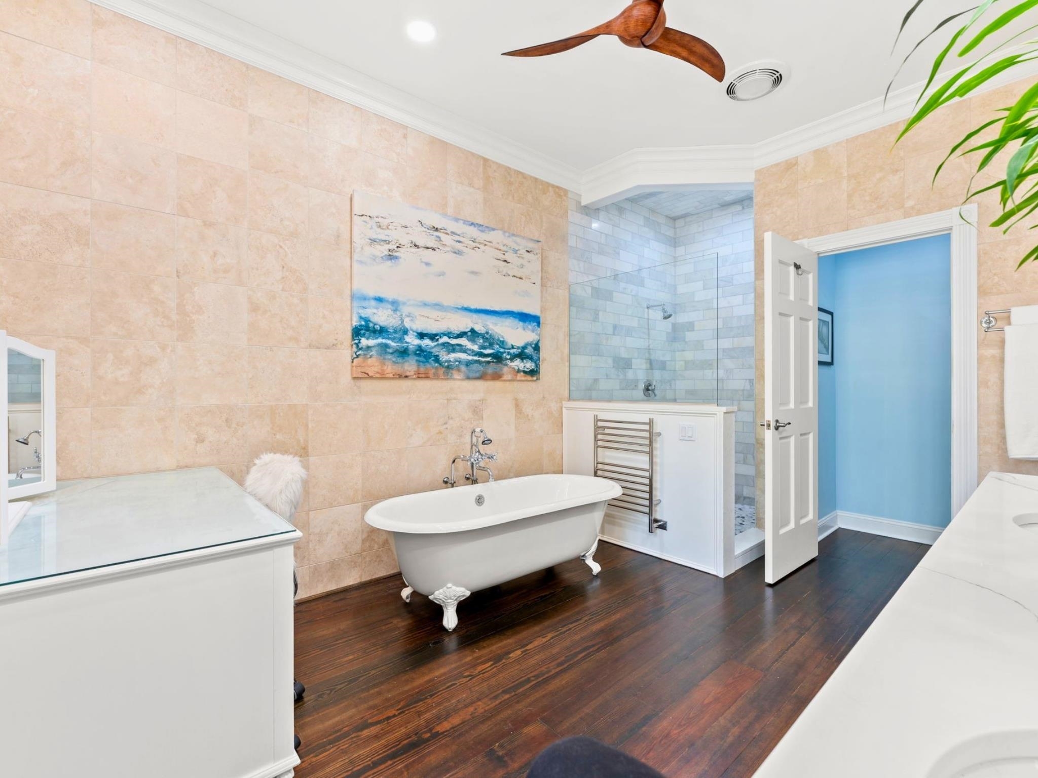 404 Shoreline Dr. E