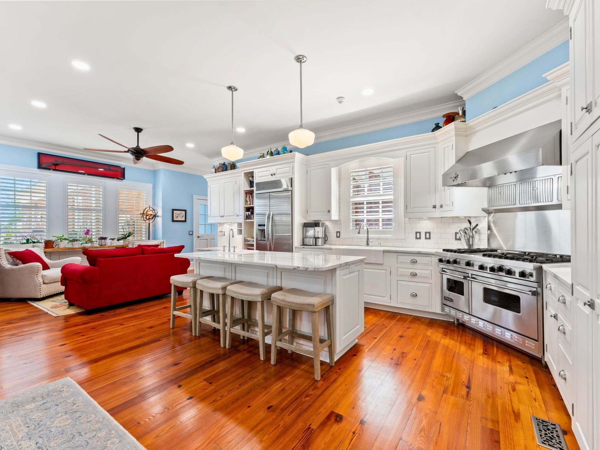 404 Shoreline Dr. E