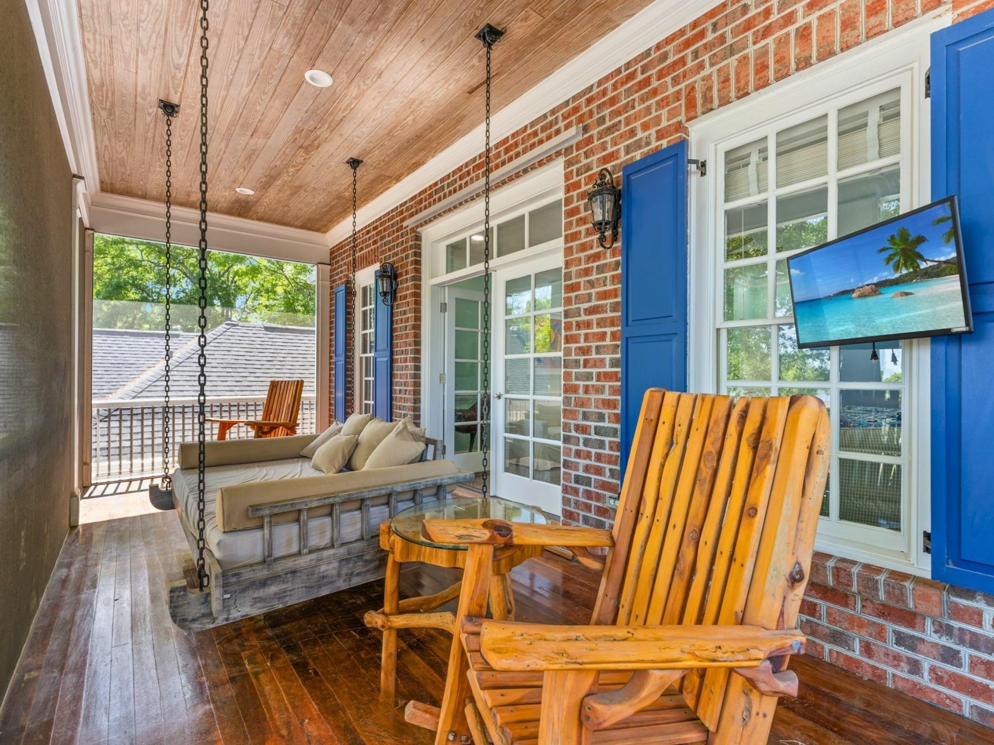 404 Shoreline Dr. E